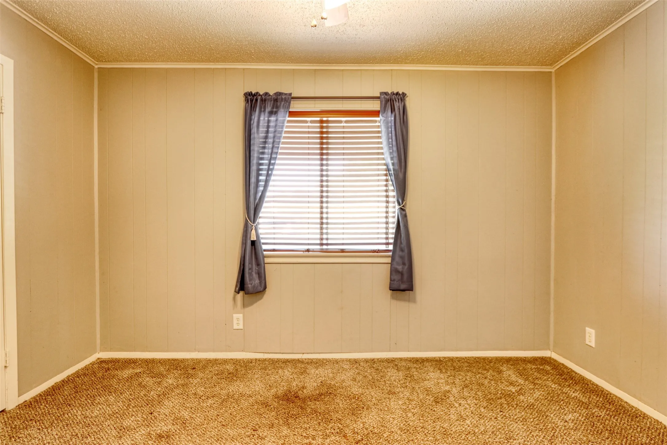 Condominium For Sale in Wise County , 109 Harbor Drive 205, Runaway Bay, Texas 76426, 3 Bedrooms, 2 Bathrooms, Garage spaces, 1,392 Sqft, built in 1967, Price $139,900, mls#21342436, Real Estate Agent in Runaway Bay, Homes For Sale in Wise county, Homes For Sale in Runaway Bay, Realtor in Runaway Bay Texas, Real Estate Brokerage Independent Realty Texas, Luminita Cordes Realtor