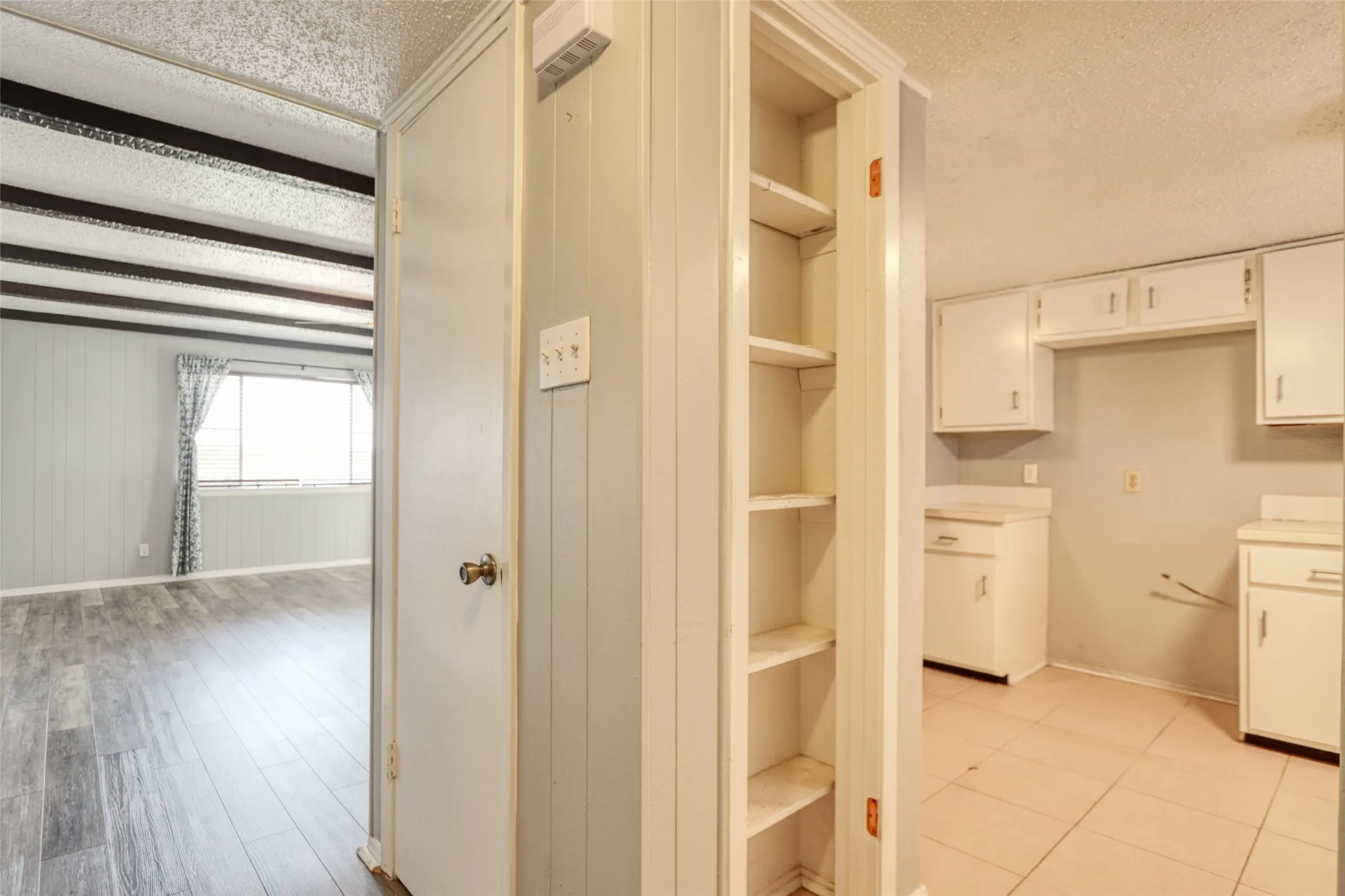 Condominium For Sale in Wise County , 109 Harbor Drive 205, Runaway Bay, Texas 76426, 3 Bedrooms, 2 Bathrooms, Garage spaces, 1,392 Sqft, built in 1967, Price $139,900, mls#21342436, Real Estate Agent in Runaway Bay, Homes For Sale in Wise county, Homes For Sale in Runaway Bay, Realtor in Runaway Bay Texas, Real Estate Brokerage Independent Realty Texas, Luminita Cordes Realtor