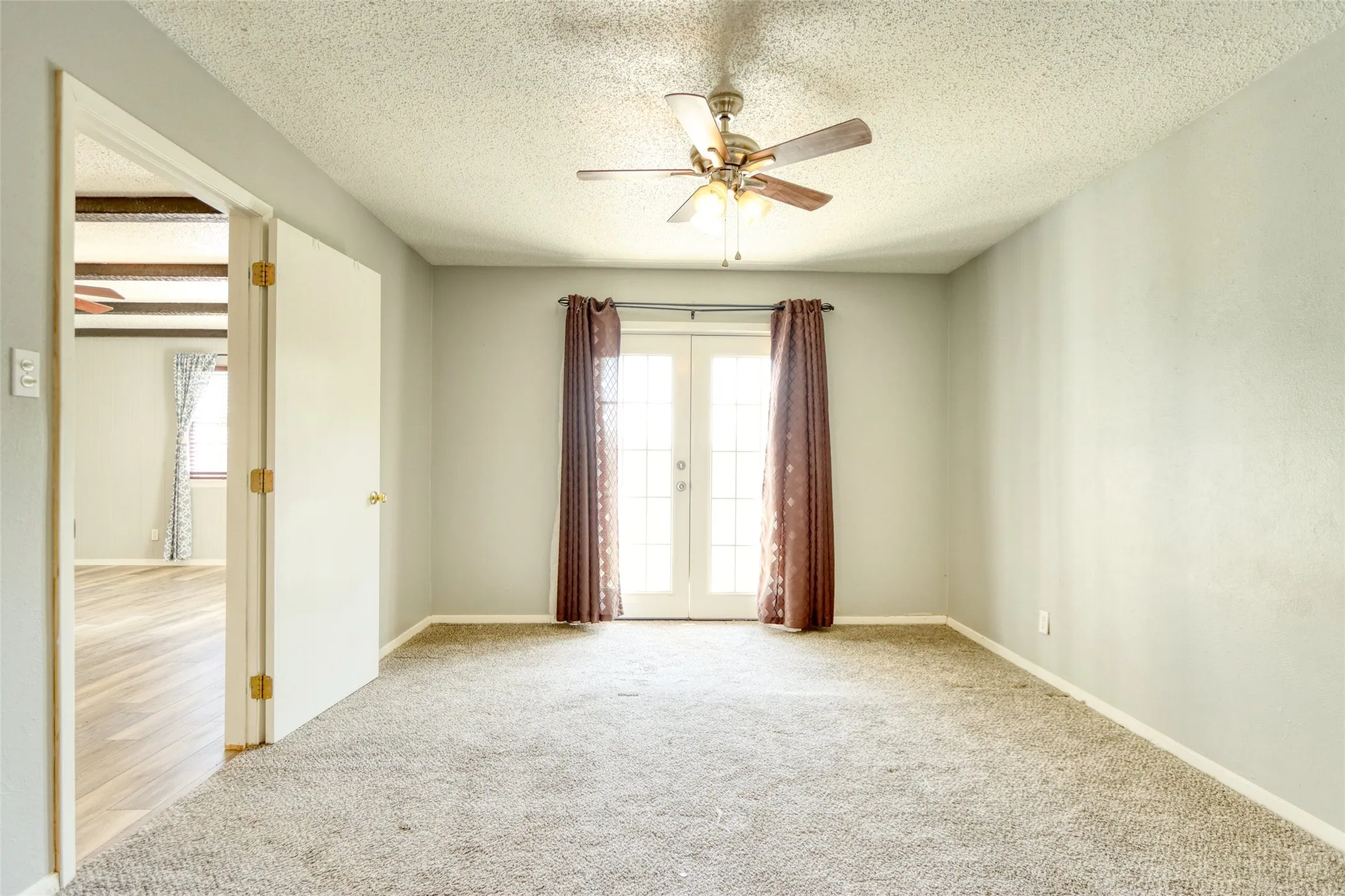 Condominium For Sale in Wise County , 109 Harbor Drive 205, Runaway Bay, Texas 76426, 3 Bedrooms, 2 Bathrooms, Garage spaces, 1,392 Sqft, built in 1967, Price $139,900, mls#21342436, Real Estate Agent in Runaway Bay, Homes For Sale in Wise county, Homes For Sale in Runaway Bay, Realtor in Runaway Bay Texas, Real Estate Brokerage Independent Realty Texas, Luminita Cordes Realtor