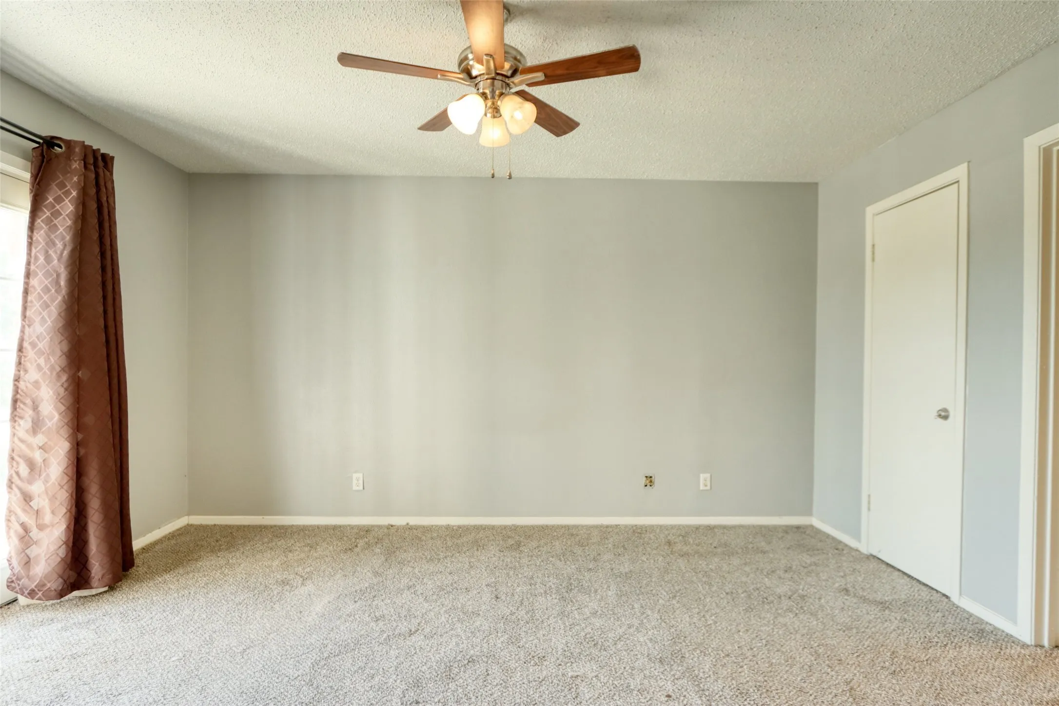 Condominium For Sale in Wise County , 109 Harbor Drive 205, Runaway Bay, Texas 76426, 3 Bedrooms, 2 Bathrooms, Garage spaces, 1,392 Sqft, built in 1967, Price $139,900, mls#21342436, Real Estate Agent in Runaway Bay, Homes For Sale in Wise county, Homes For Sale in Runaway Bay, Realtor in Runaway Bay Texas, Real Estate Brokerage Independent Realty Texas, Luminita Cordes Realtor