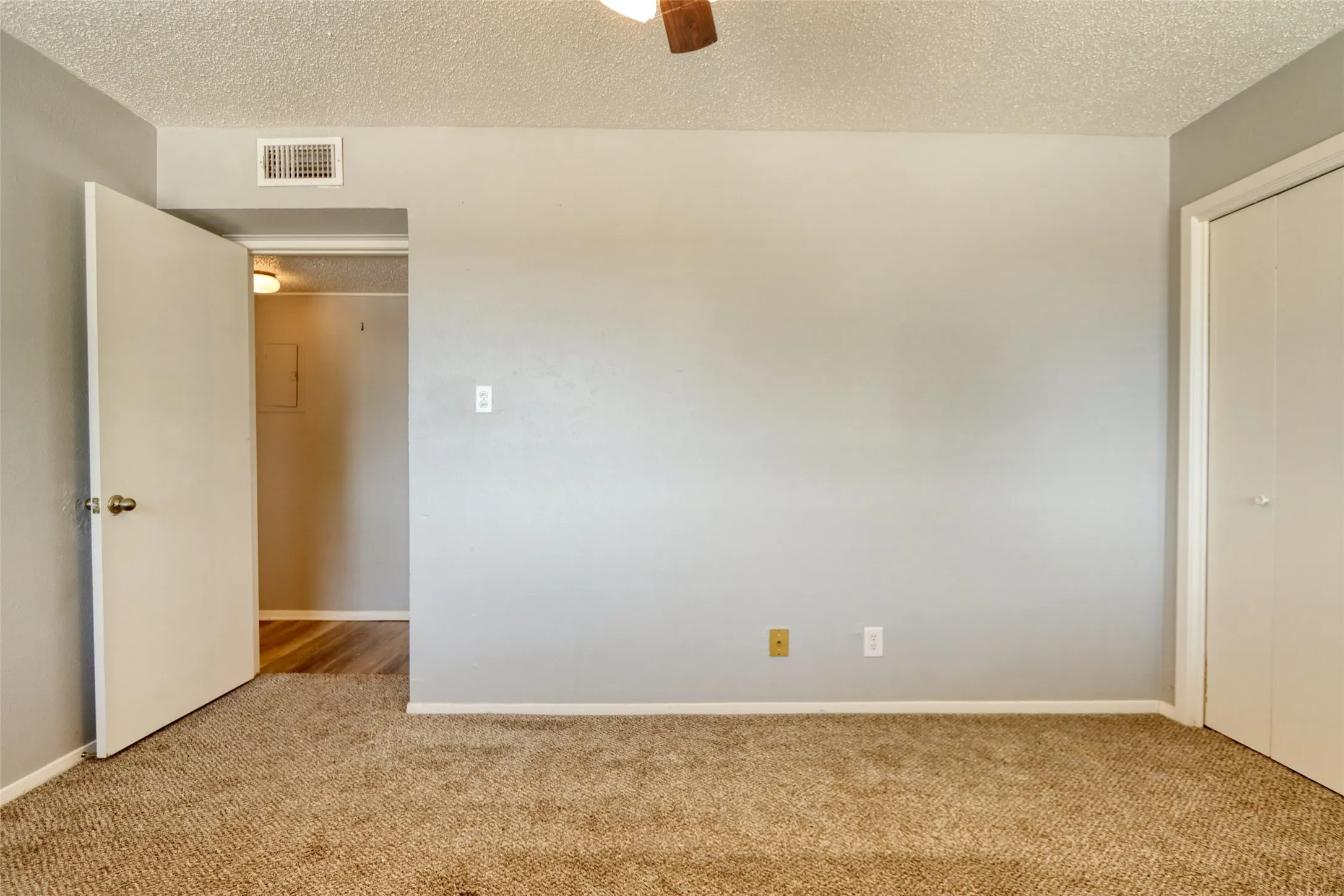 Condominium For Sale in Wise County , 109 Harbor Drive 205, Runaway Bay, Texas 76426, 3 Bedrooms, 2 Bathrooms, Garage spaces, 1,392 Sqft, built in 1967, Price $139,900, mls#21342436, Real Estate Agent in Runaway Bay, Homes For Sale in Wise county, Homes For Sale in Runaway Bay, Realtor in Runaway Bay Texas, Real Estate Brokerage Independent Realty Texas, Luminita Cordes Realtor
