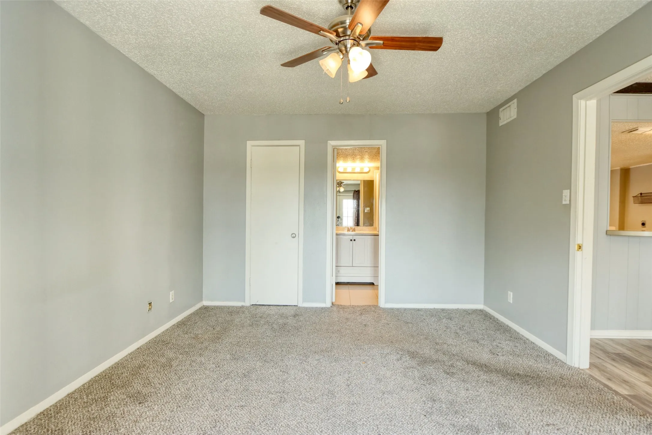 Condominium For Sale in Wise County , 109 Harbor Drive 205, Runaway Bay, Texas 76426, 3 Bedrooms, 2 Bathrooms, Garage spaces, 1,392 Sqft, built in 1967, Price $139,900, mls#21342436, Real Estate Agent in Runaway Bay, Homes For Sale in Wise county, Homes For Sale in Runaway Bay, Realtor in Runaway Bay Texas, Real Estate Brokerage Independent Realty Texas, Luminita Cordes Realtor