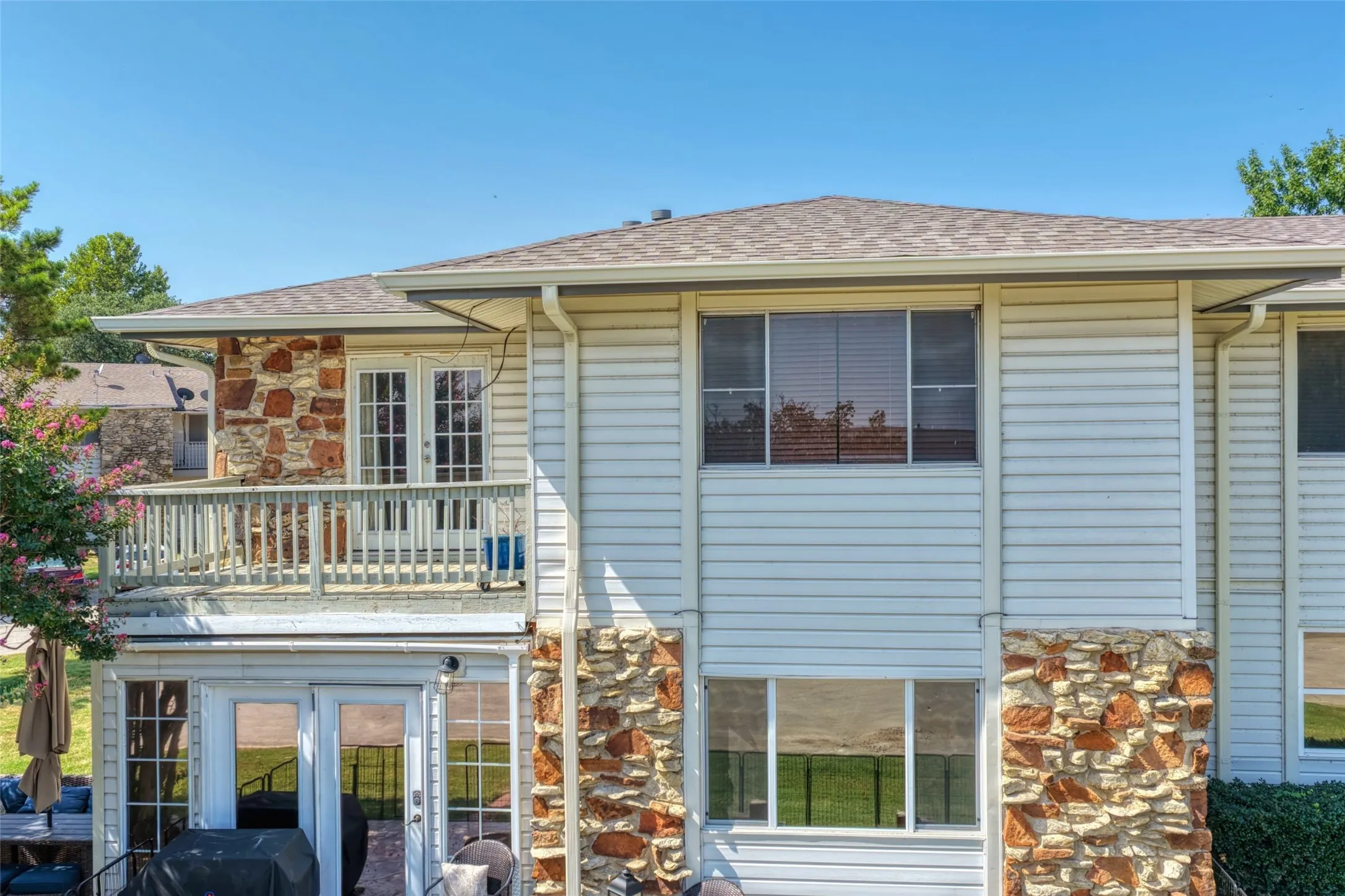 Condominium For Sale in Wise County , 109 Harbor Drive 205, Runaway Bay, Texas 76426, 3 Bedrooms, 2 Bathrooms, Garage spaces, 1,392 Sqft, built in 1967, Price $139,900, mls#21342436, Real Estate Agent in Runaway Bay, Homes For Sale in Wise county, Homes For Sale in Runaway Bay, Realtor in Runaway Bay Texas, Real Estate Brokerage Independent Realty Texas, Luminita Cordes Realtor