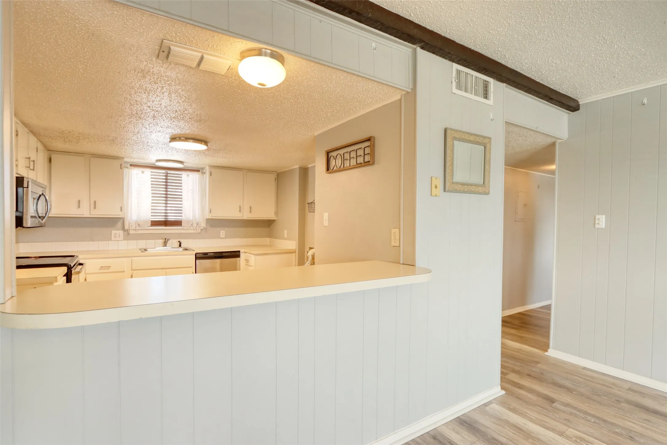 Condominium For Sale in Wise County , 109 Harbor Drive 205, Runaway Bay, Texas 76426, 3 Bedrooms, 2 Bathrooms, Garage spaces, 1,392 Sqft, built in 1967, Price $139,900, mls#21342436, Real Estate Agent in Runaway Bay, Homes For Sale in Wise county, Homes For Sale in Runaway Bay, Realtor in Runaway Bay Texas, Real Estate Brokerage Independent Realty Texas, Luminita Cordes Realtor