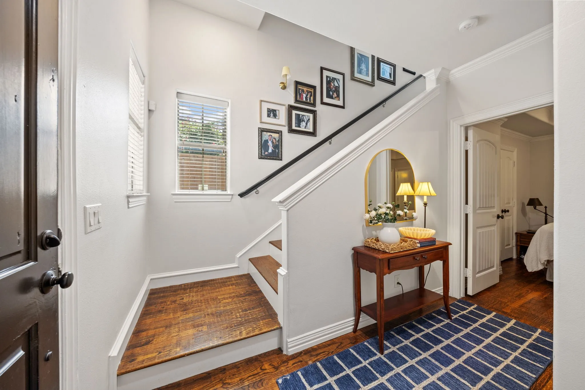 Townhouse For Sale in Dallas County , 1922 Euclid Avenue D, Dallas, Texas 75206, 3 Bedroom, 3 Bathroom, 2 Garage spaces, 2,174 Sqft, built in 2008, mls#21342311, Real Estate Agent in Dallas, Homes For Sale in Dallas county, Homes For Sale in Dallas, Realtor in Dallas Texas, Real Estate Brokerage Independent Realty Texas, Luminita Cordes Realtor