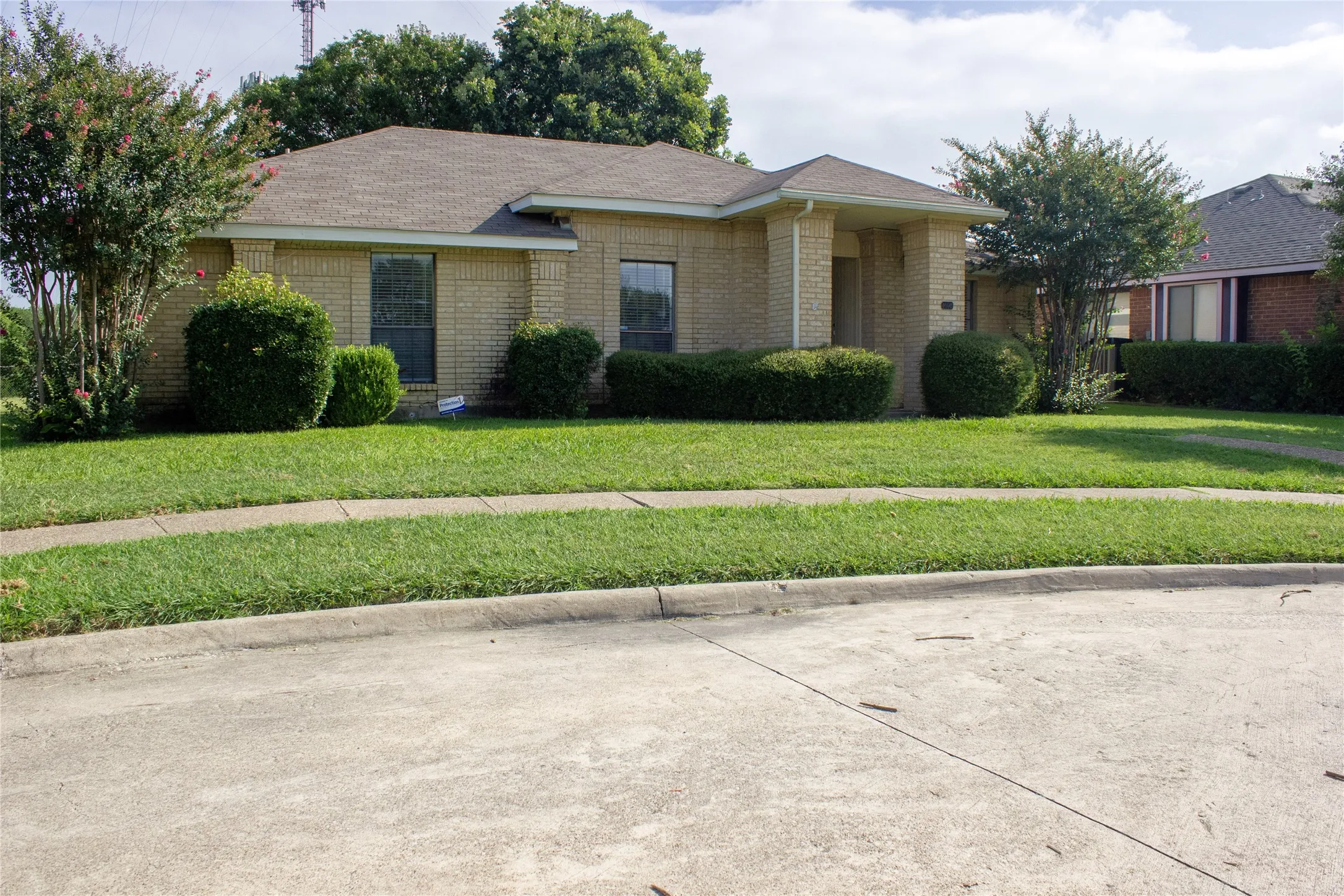 Single Family Residence For Sale in Dallas County , 4505 Beaus Way, Garland, Texas 75043, 3 Bedroom, 2 Bathroom, 2 Garage spaces, 1,443 Sqft, built in 1985, mls#21342291, Real Estate Agent in Garland, Homes For Sale in Dallas county, Homes For Sale in Garland, Realtor in Garland Texas, Real Estate Brokerage Independent Realty Texas, Luminita Cordes Realtor