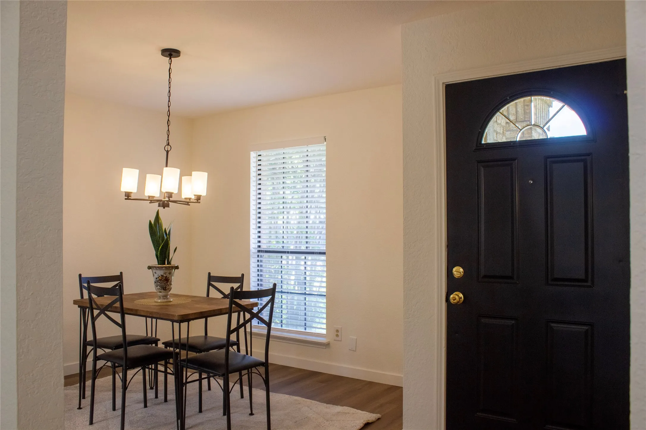Single Family Residence For Sale in Dallas County , 4505 Beaus Way, Garland, Texas 75043, 3 Bedroom, 2 Bathroom, 2 Garage spaces, 1,443 Sqft, built in 1985, mls#21342291, Real Estate Agent in Garland, Homes For Sale in Dallas county, Homes For Sale in Garland, Realtor in Garland Texas, Real Estate Brokerage Independent Realty Texas, Luminita Cordes Realtor