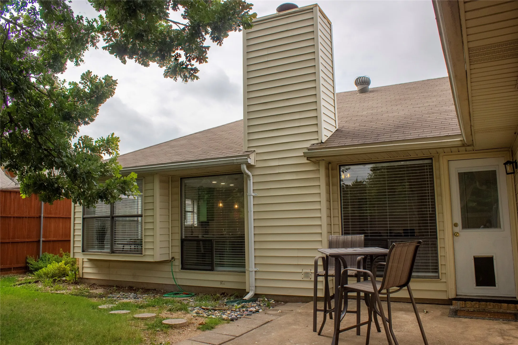 Single Family Residence For Sale in Dallas County , 4505 Beaus Way, Garland, Texas 75043, 3 Bedroom, 2 Bathroom, 2 Garage spaces, 1,443 Sqft, built in 1985, mls#21342291, Real Estate Agent in Garland, Homes For Sale in Dallas county, Homes For Sale in Garland, Realtor in Garland Texas, Real Estate Brokerage Independent Realty Texas, Luminita Cordes Realtor