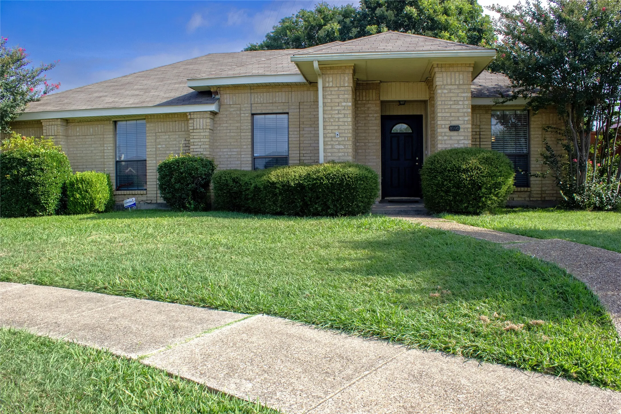 Single Family Residence For Sale in Dallas County , 4505 Beaus Way, Garland, Texas 75043, 3 Bedroom, 2 Bathroom, 2 Garage spaces, 1,443 Sqft, built in 1985, mls#21342291, Real Estate Agent in Garland, Homes For Sale in Dallas county, Homes For Sale in Garland, Realtor in Garland Texas, Real Estate Brokerage Independent Realty Texas, Luminita Cordes Realtor