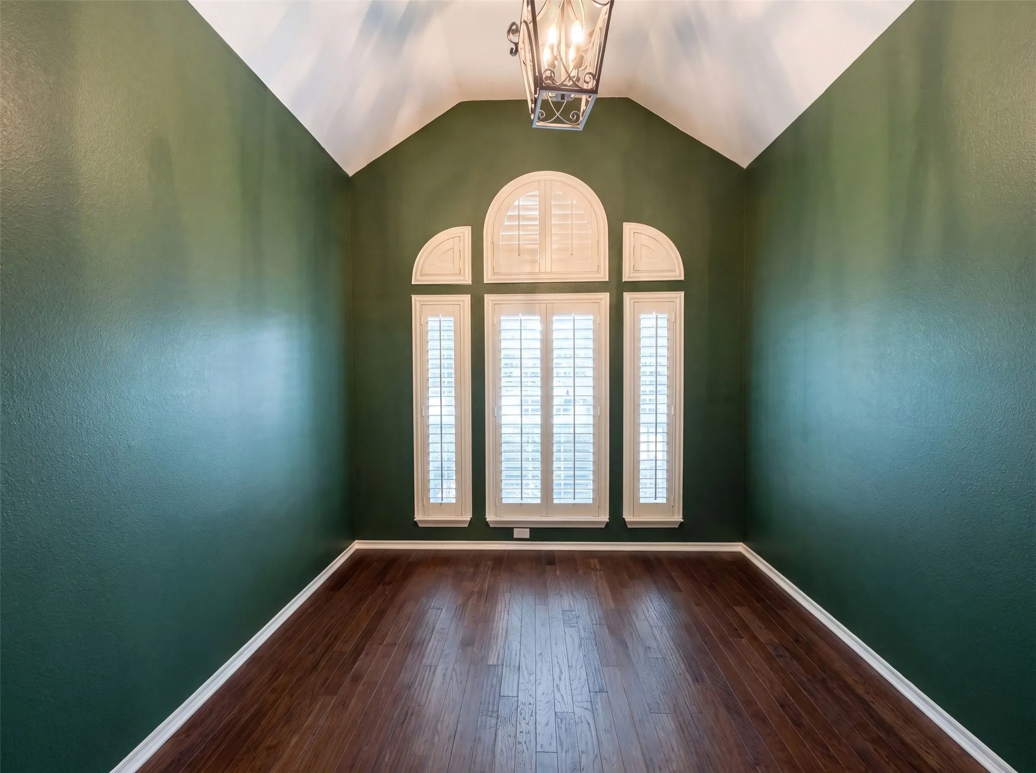 Single Family Residence For Sale in Denton County , 1416 Willow Wood Drive, Carrollton, Texas 75010, 3 Bedroom, 2 Bathroom, 2 Garage spaces, 1,773 Sqft, built in 1995, mls#21342491, Real Estate Agent in Carrollton, Homes For Sale in Denton county, Homes For Sale in Carrollton, Realtor in Carrollton Texas, Real Estate Brokerage Independent Realty Texas, Luminita Cordes Realtor