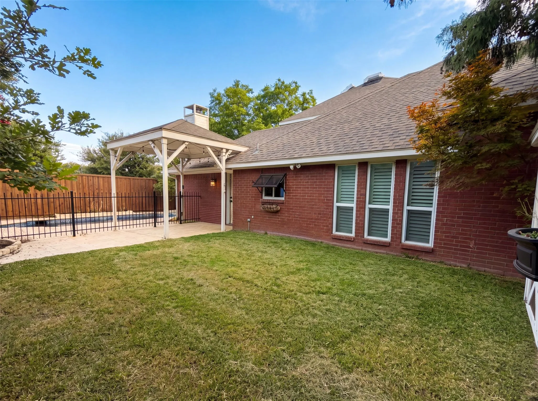 Single Family Residence For Sale in Denton County , 1416 Willow Wood Drive, Carrollton, Texas 75010, 3 Bedroom, 2 Bathroom, 2 Garage spaces, 1,773 Sqft, built in 1995, mls#21342491, Real Estate Agent in Carrollton, Homes For Sale in Denton county, Homes For Sale in Carrollton, Realtor in Carrollton Texas, Real Estate Brokerage Independent Realty Texas, Luminita Cordes Realtor