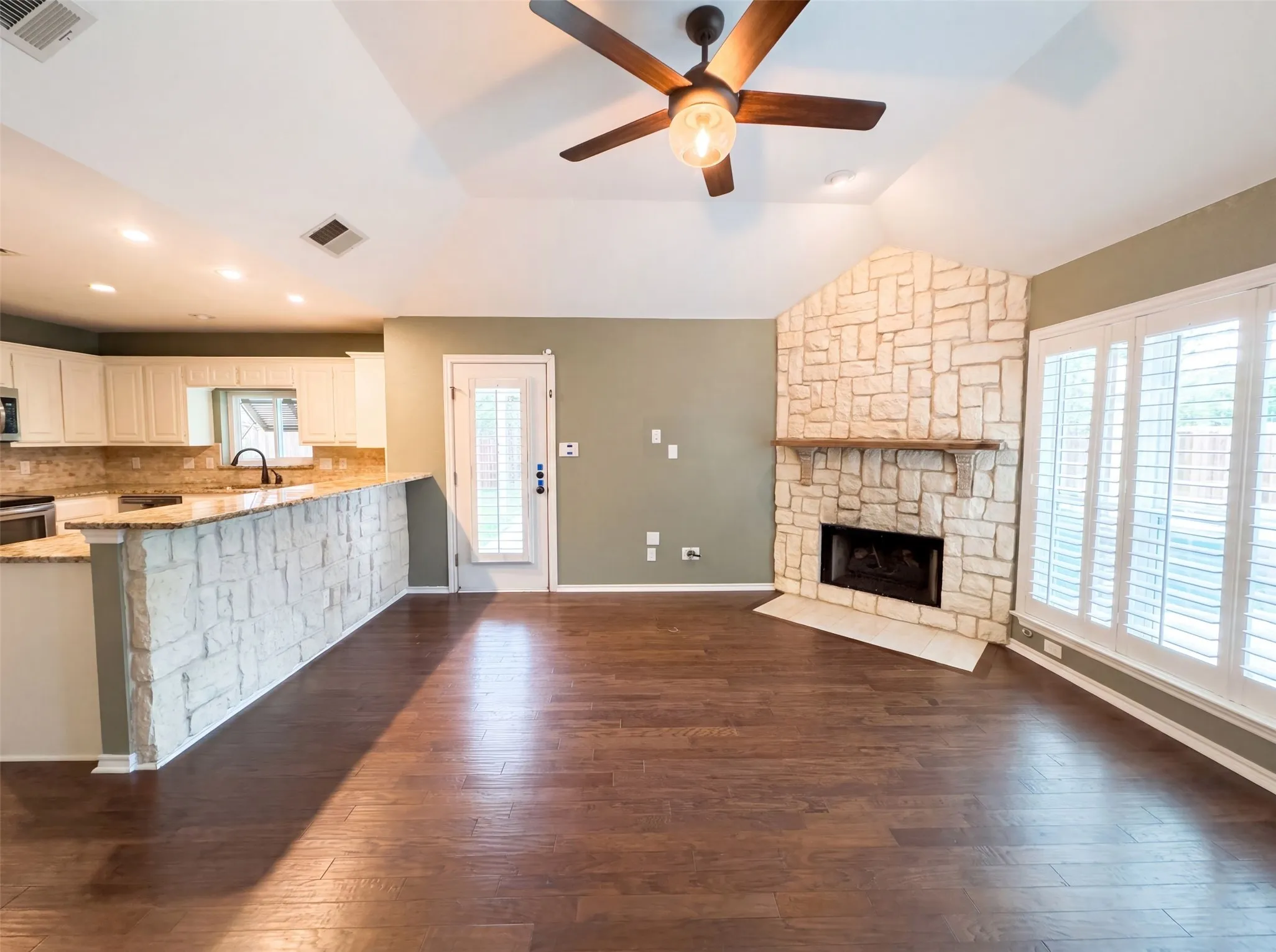 Single Family Residence For Sale in Denton County , 1416 Willow Wood Drive, Carrollton, Texas 75010, 3 Bedroom, 2 Bathroom, 2 Garage spaces, 1,773 Sqft, built in 1995, mls#21342491, Real Estate Agent in Carrollton, Homes For Sale in Denton county, Homes For Sale in Carrollton, Realtor in Carrollton Texas, Real Estate Brokerage Independent Realty Texas, Luminita Cordes Realtor