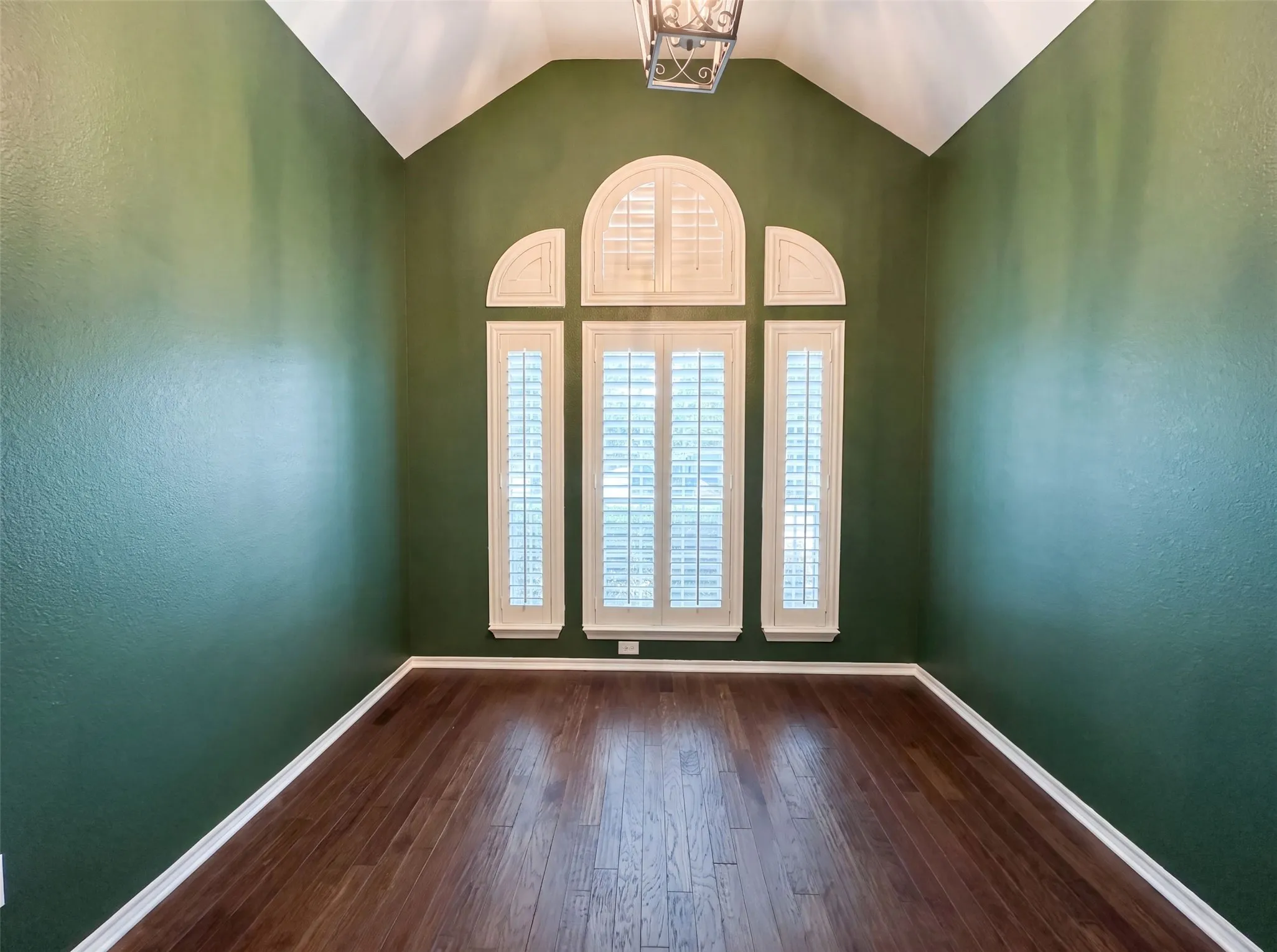 Single Family Residence For Sale in Denton County , 1416 Willow Wood Drive, Carrollton, Texas 75010, 3 Bedroom, 2 Bathroom, 2 Garage spaces, 1,773 Sqft, built in 1995, mls#21342491, Real Estate Agent in Carrollton, Homes For Sale in Denton county, Homes For Sale in Carrollton, Realtor in Carrollton Texas, Real Estate Brokerage Independent Realty Texas, Luminita Cordes Realtor