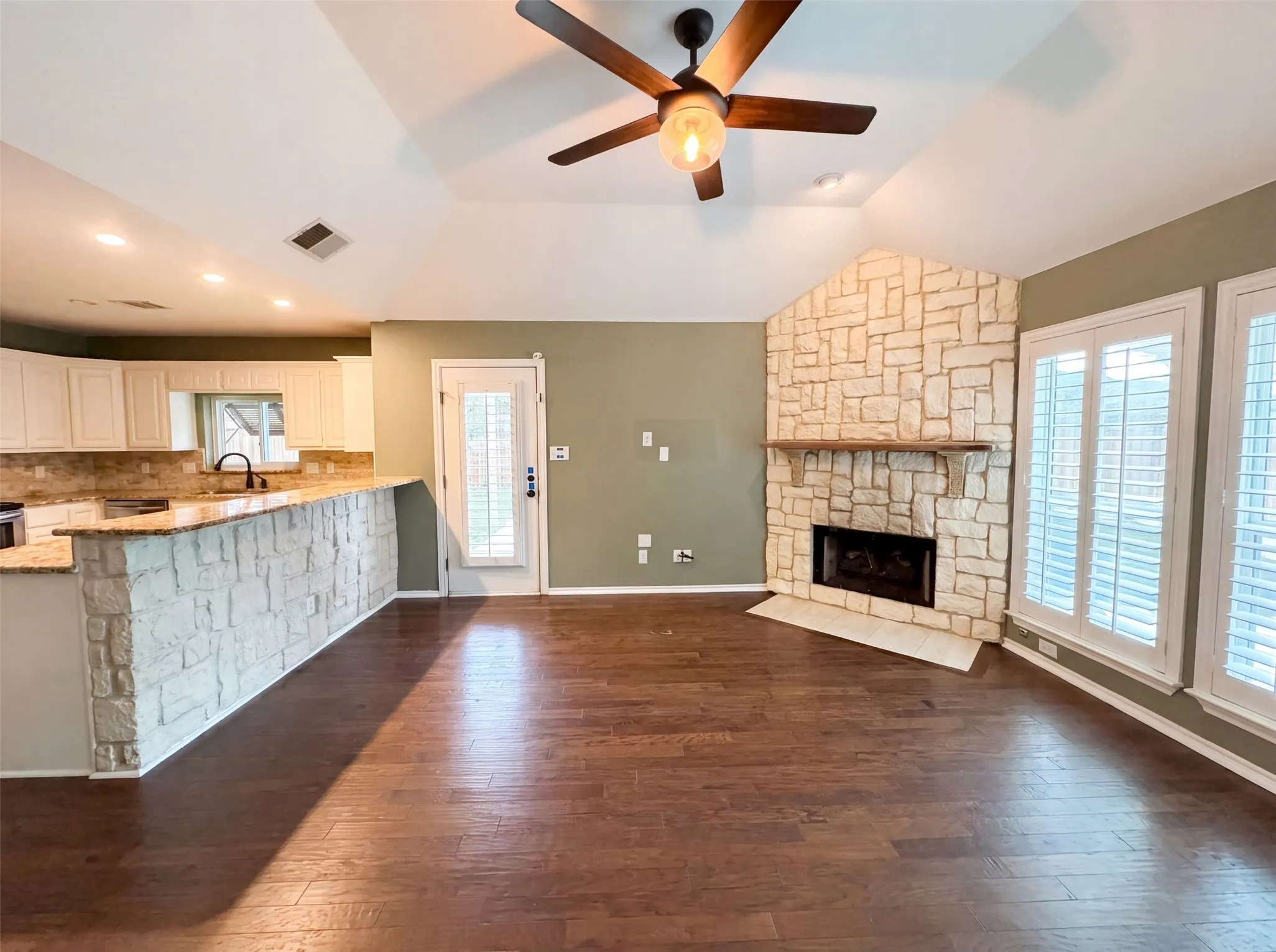 Single Family Residence For Sale in Denton County , 1416 Willow Wood Drive, Carrollton, Texas 75010, 3 Bedroom, 2 Bathroom, 2 Garage spaces, 1,773 Sqft, built in 1995, mls#21342491, Real Estate Agent in Carrollton, Homes For Sale in Denton county, Homes For Sale in Carrollton, Realtor in Carrollton Texas, Real Estate Brokerage Independent Realty Texas, Luminita Cordes Realtor