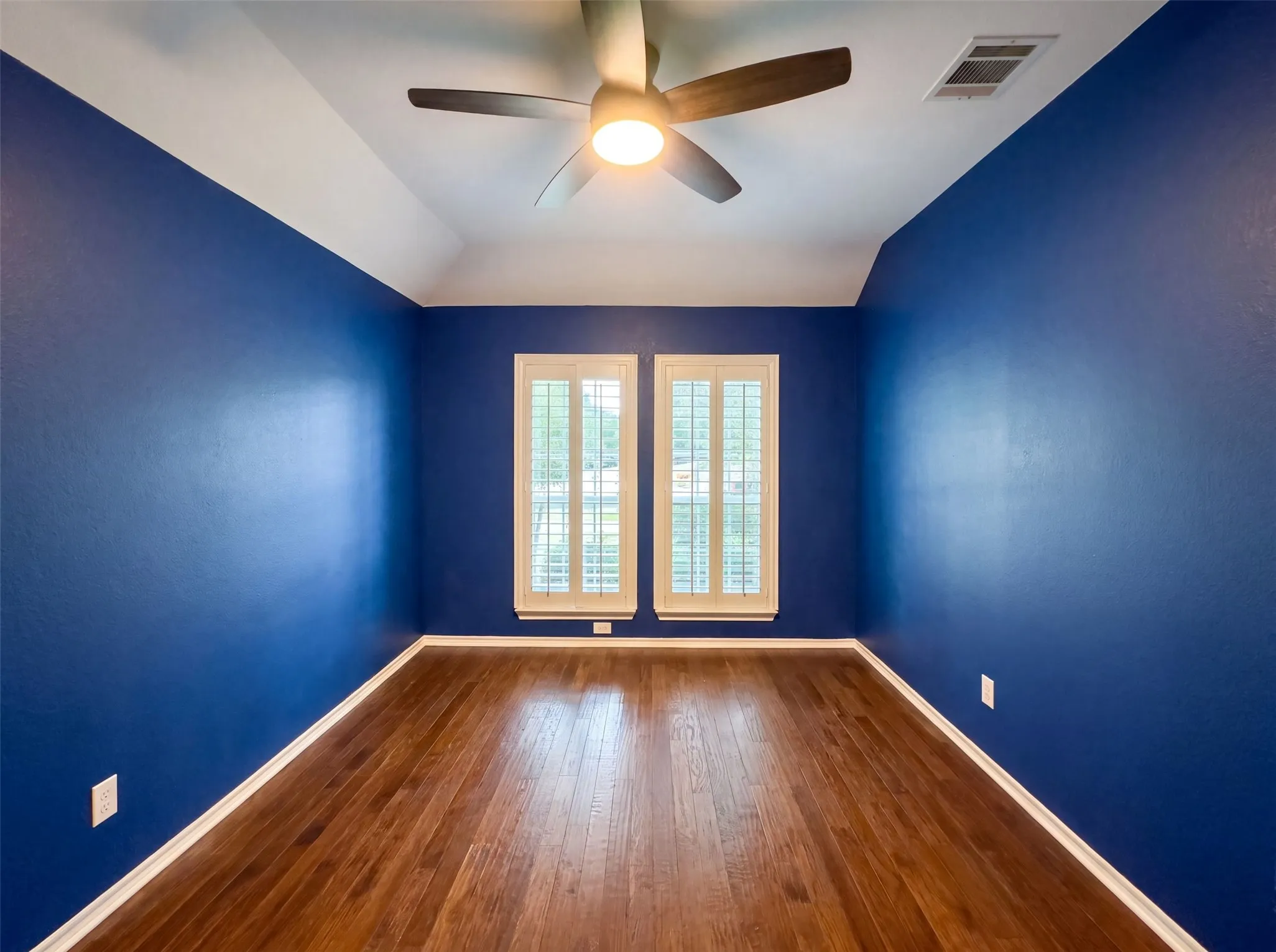Single Family Residence For Sale in Denton County , 1416 Willow Wood Drive, Carrollton, Texas 75010, 3 Bedroom, 2 Bathroom, 2 Garage spaces, 1,773 Sqft, built in 1995, mls#21342491, Real Estate Agent in Carrollton, Homes For Sale in Denton county, Homes For Sale in Carrollton, Realtor in Carrollton Texas, Real Estate Brokerage Independent Realty Texas, Luminita Cordes Realtor