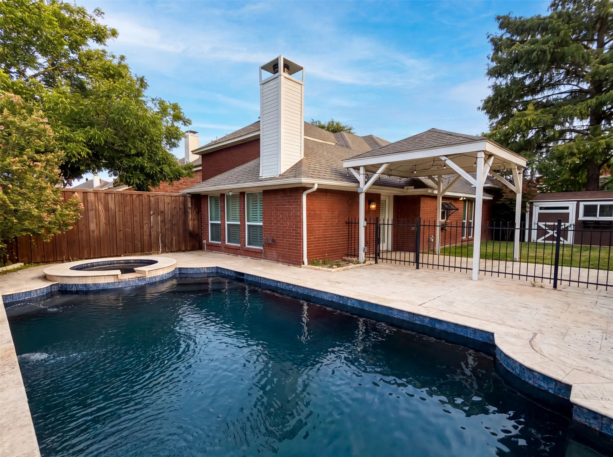 Single Family Residence For Sale in Denton County , 1416 Willow Wood Drive, Carrollton, Texas 75010, 3 Bedroom, 2 Bathroom, 2 Garage spaces, 1,773 Sqft, built in 1995, mls#21342491, Real Estate Agent in Carrollton, Homes For Sale in Denton county, Homes For Sale in Carrollton, Realtor in Carrollton Texas, Real Estate Brokerage Independent Realty Texas, Luminita Cordes Realtor