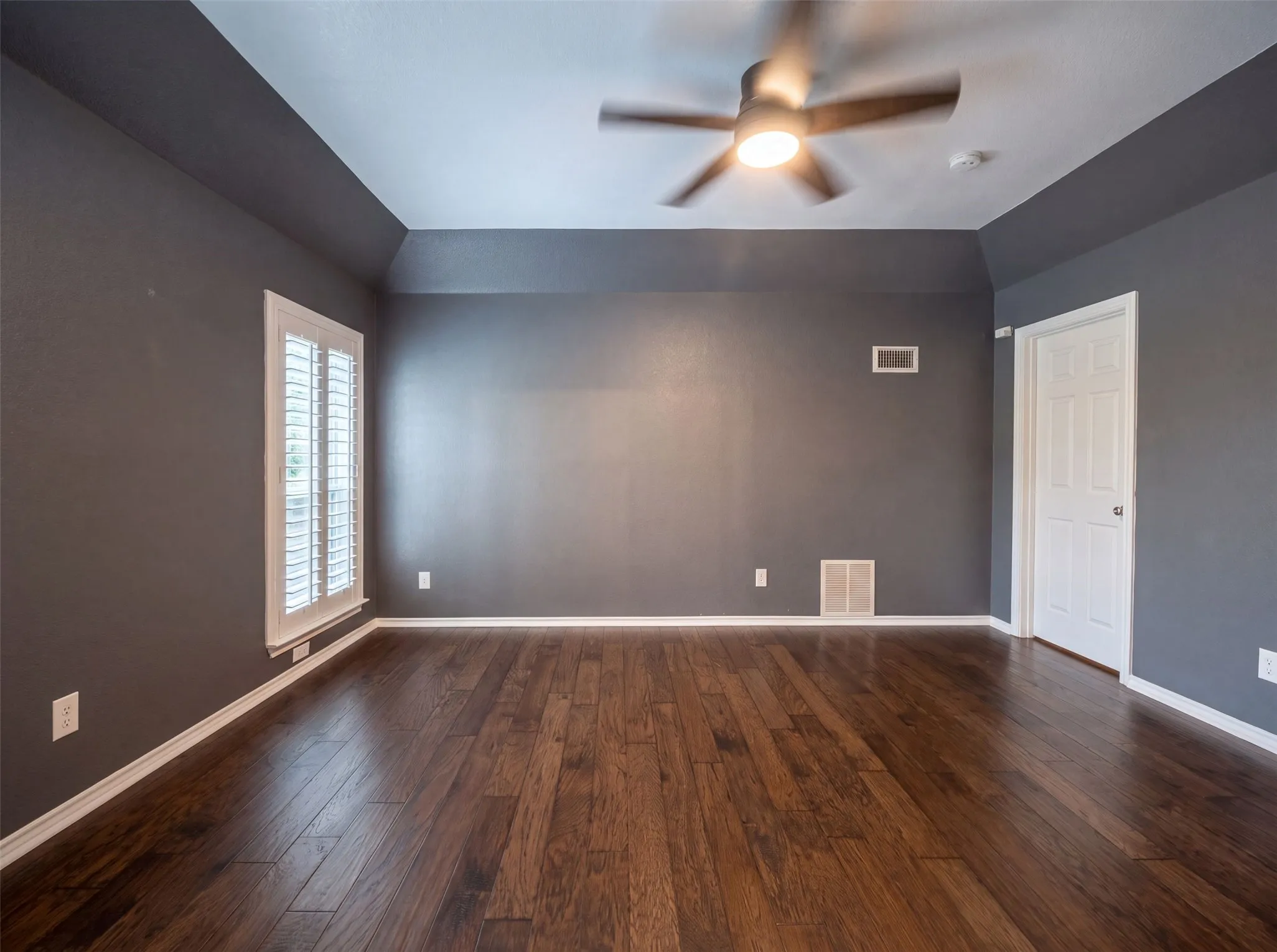 Single Family Residence For Sale in Denton County , 1416 Willow Wood Drive, Carrollton, Texas 75010, 3 Bedroom, 2 Bathroom, 2 Garage spaces, 1,773 Sqft, built in 1995, mls#21342491, Real Estate Agent in Carrollton, Homes For Sale in Denton county, Homes For Sale in Carrollton, Realtor in Carrollton Texas, Real Estate Brokerage Independent Realty Texas, Luminita Cordes Realtor