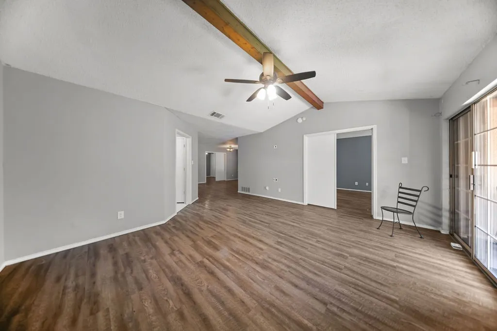 Townhouse For Rent in Dallas County , 5501 Stoney Glen Drive, Mesquite, Texas 75150, 3 Bedroom, 2 Bathroom, 1 Garage spaces, 1,498 Sqft, built in 1983, mls#21342312, Real Estate Agent in Mesquite, Homes For Rent in Dallas county, Homes For Rent in Mesquite, Realtor in Mesquite Texas, Real Estate Brokerage Independent Realty Texas, Luminita Cordes Realtor