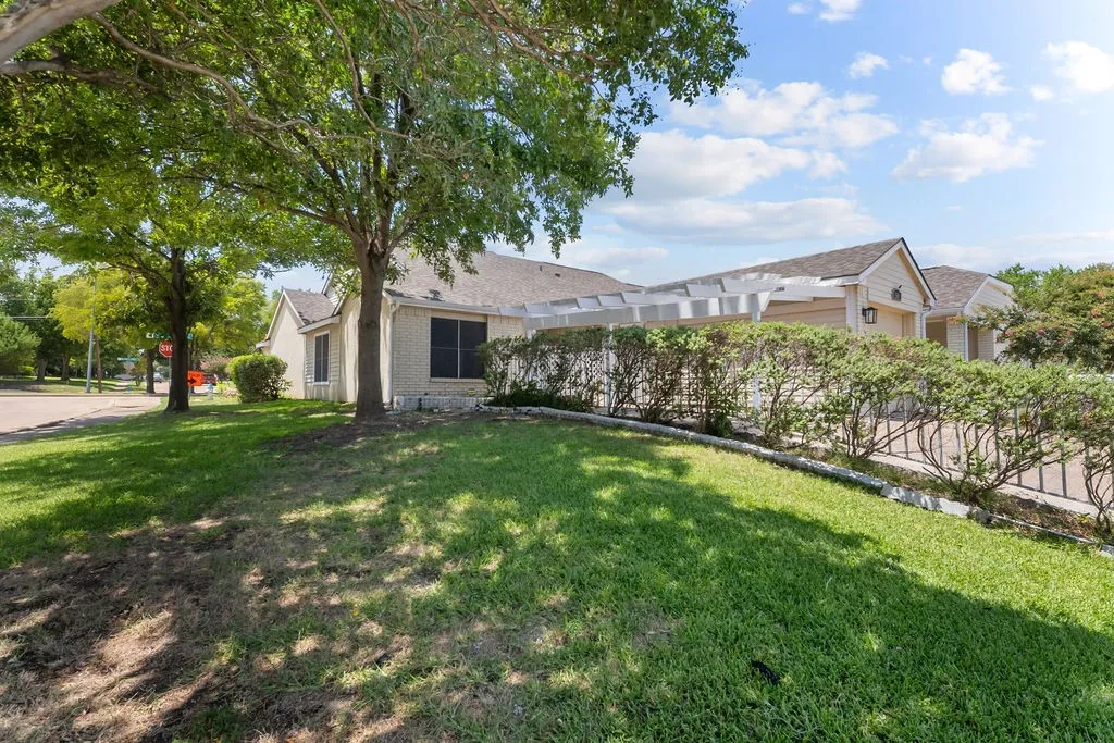 Townhouse For Rent in Dallas County , 5501 Stoney Glen Drive, Mesquite, Texas 75150, 3 Bedroom, 2 Bathroom, 1 Garage spaces, 1,498 Sqft, built in 1983, mls#21342312, Real Estate Agent in Mesquite, Homes For Rent in Dallas county, Homes For Rent in Mesquite, Realtor in Mesquite Texas, Real Estate Brokerage Independent Realty Texas, Luminita Cordes Realtor