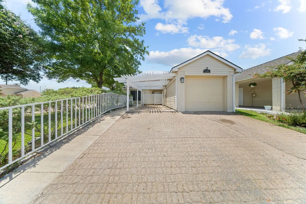 Townhouse For Rent in Dallas County , 5501 Stoney Glen Drive, Mesquite, Texas 75150, 3 Bedroom, 2 Bathroom, 1 Garage spaces, 1,498 Sqft, built in 1983, mls#21342312, Real Estate Agent in Mesquite, Homes For Rent in Dallas county, Homes For Rent in Mesquite, Realtor in Mesquite Texas, Real Estate Brokerage Independent Realty Texas, Luminita Cordes Realtor