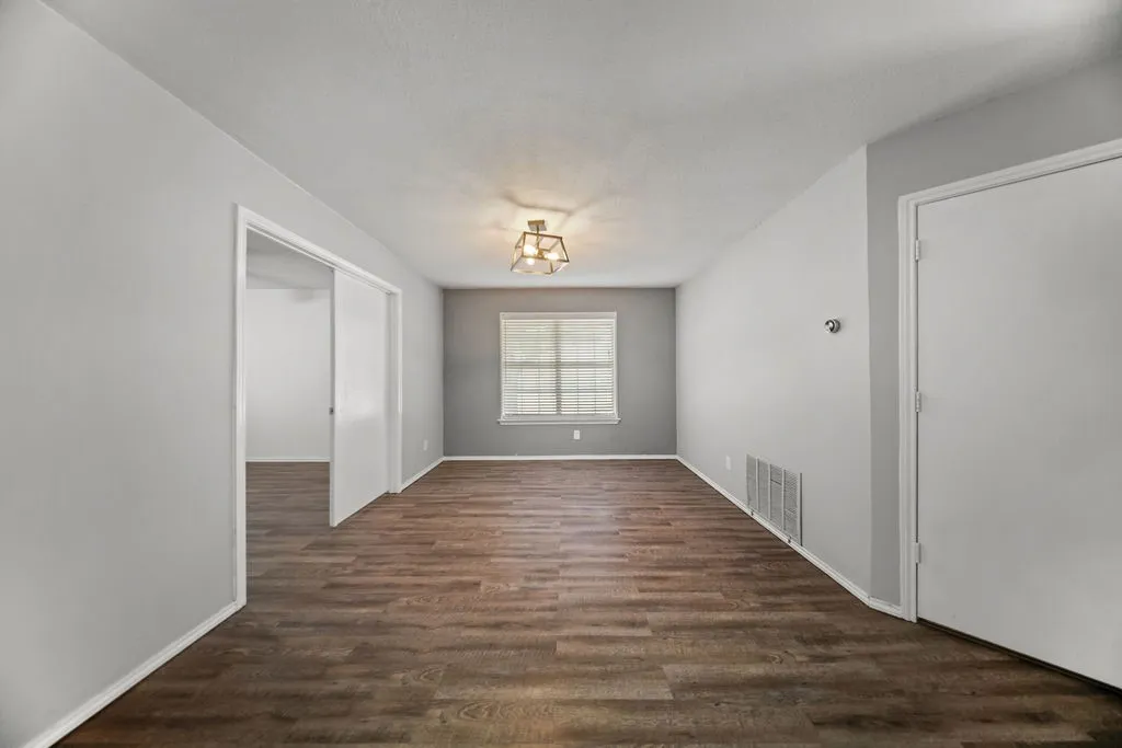 Townhouse For Rent in Dallas County , 5501 Stoney Glen Drive, Mesquite, Texas 75150, 3 Bedroom, 2 Bathroom, 1 Garage spaces, 1,498 Sqft, built in 1983, mls#21342312, Real Estate Agent in Mesquite, Homes For Rent in Dallas county, Homes For Rent in Mesquite, Realtor in Mesquite Texas, Real Estate Brokerage Independent Realty Texas, Luminita Cordes Realtor