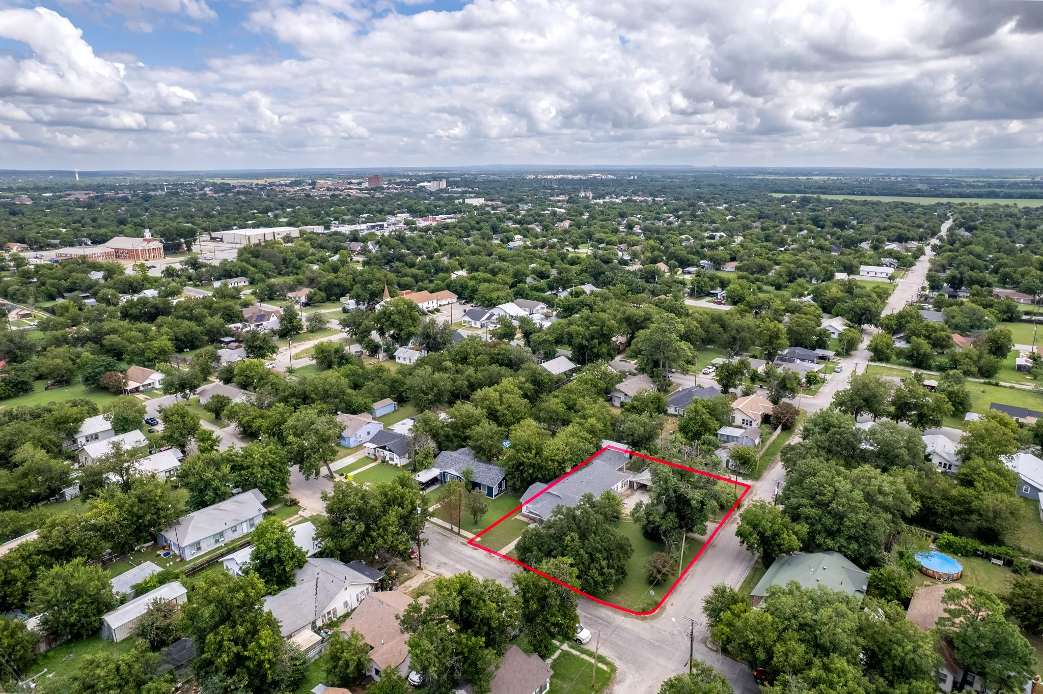 Single Family Residence For Sale in Brown County , 1714 8th Street, Brownwood, Texas 76801, 4 Bedroom, 3 Bathroom, Garage spaces, 2,318 Sqft, built in 1945, mls#21293874, Real Estate Agent in Brownwood, Homes For Sale in Brown county, Homes For Sale in Brownwood, Realtor in Brownwood Texas, Real Estate Brokerage Independent Realty Texas, Luminita Cordes Realtor