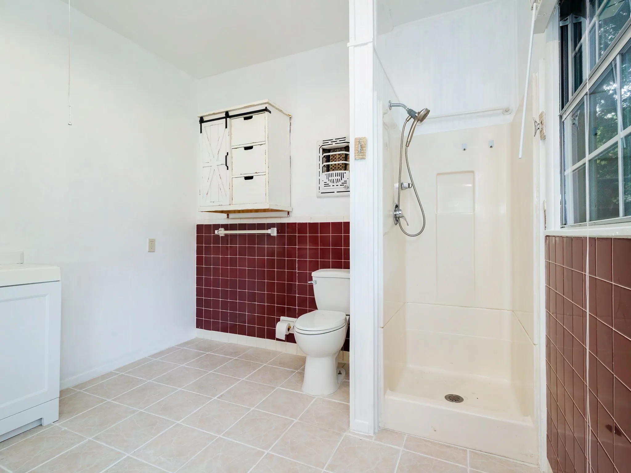 Single Family Residence For Sale in Brown County , 1714 8th Street, Brownwood, Texas 76801, 4 Bedroom, 3 Bathroom, Garage spaces, 2,318 Sqft, built in 1945, mls#21293874, Real Estate Agent in Brownwood, Homes For Sale in Brown county, Homes For Sale in Brownwood, Realtor in Brownwood Texas, Real Estate Brokerage Independent Realty Texas, Luminita Cordes Realtor