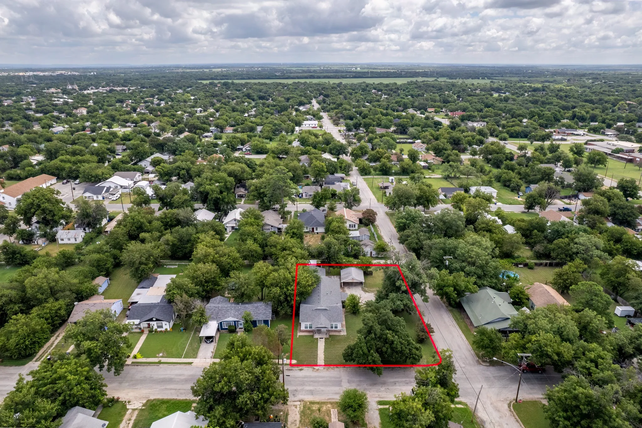 Single Family Residence For Sale in Brown County , 1714 8th Street, Brownwood, Texas 76801, 4 Bedroom, 3 Bathroom, Garage spaces, 2,318 Sqft, built in 1945, mls#21293874, Real Estate Agent in Brownwood, Homes For Sale in Brown county, Homes For Sale in Brownwood, Realtor in Brownwood Texas, Real Estate Brokerage Independent Realty Texas, Luminita Cordes Realtor