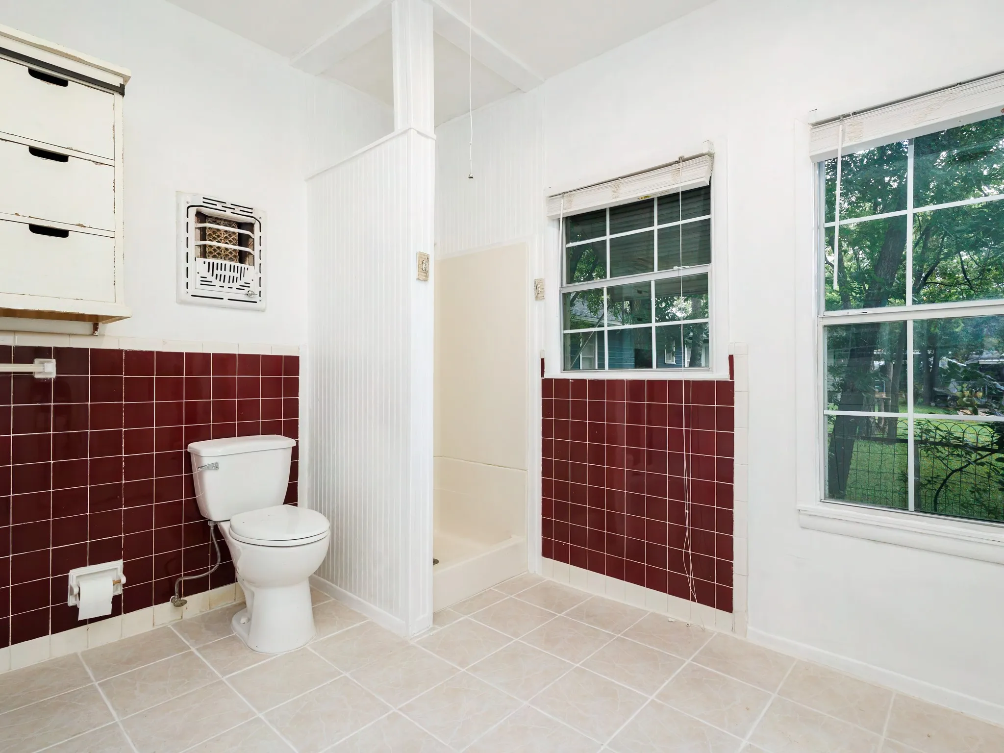 Single Family Residence For Sale in Brown County , 1714 8th Street, Brownwood, Texas 76801, 4 Bedroom, 3 Bathroom, Garage spaces, 2,318 Sqft, built in 1945, mls#21293874, Real Estate Agent in Brownwood, Homes For Sale in Brown county, Homes For Sale in Brownwood, Realtor in Brownwood Texas, Real Estate Brokerage Independent Realty Texas, Luminita Cordes Realtor
