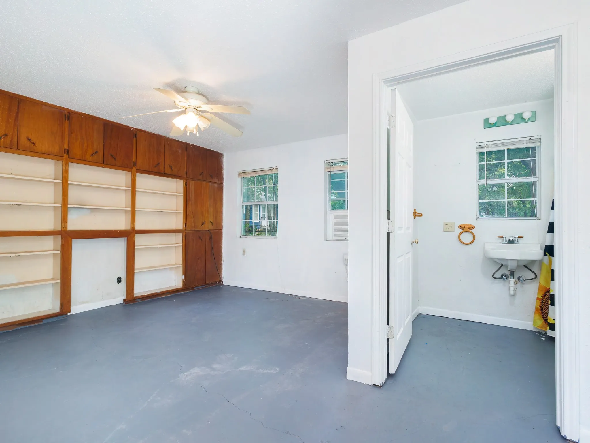 Single Family Residence For Sale in Brown County , 1714 8th Street, Brownwood, Texas 76801, 4 Bedroom, 3 Bathroom, Garage spaces, 2,318 Sqft, built in 1945, mls#21293874, Real Estate Agent in Brownwood, Homes For Sale in Brown county, Homes For Sale in Brownwood, Realtor in Brownwood Texas, Real Estate Brokerage Independent Realty Texas, Luminita Cordes Realtor