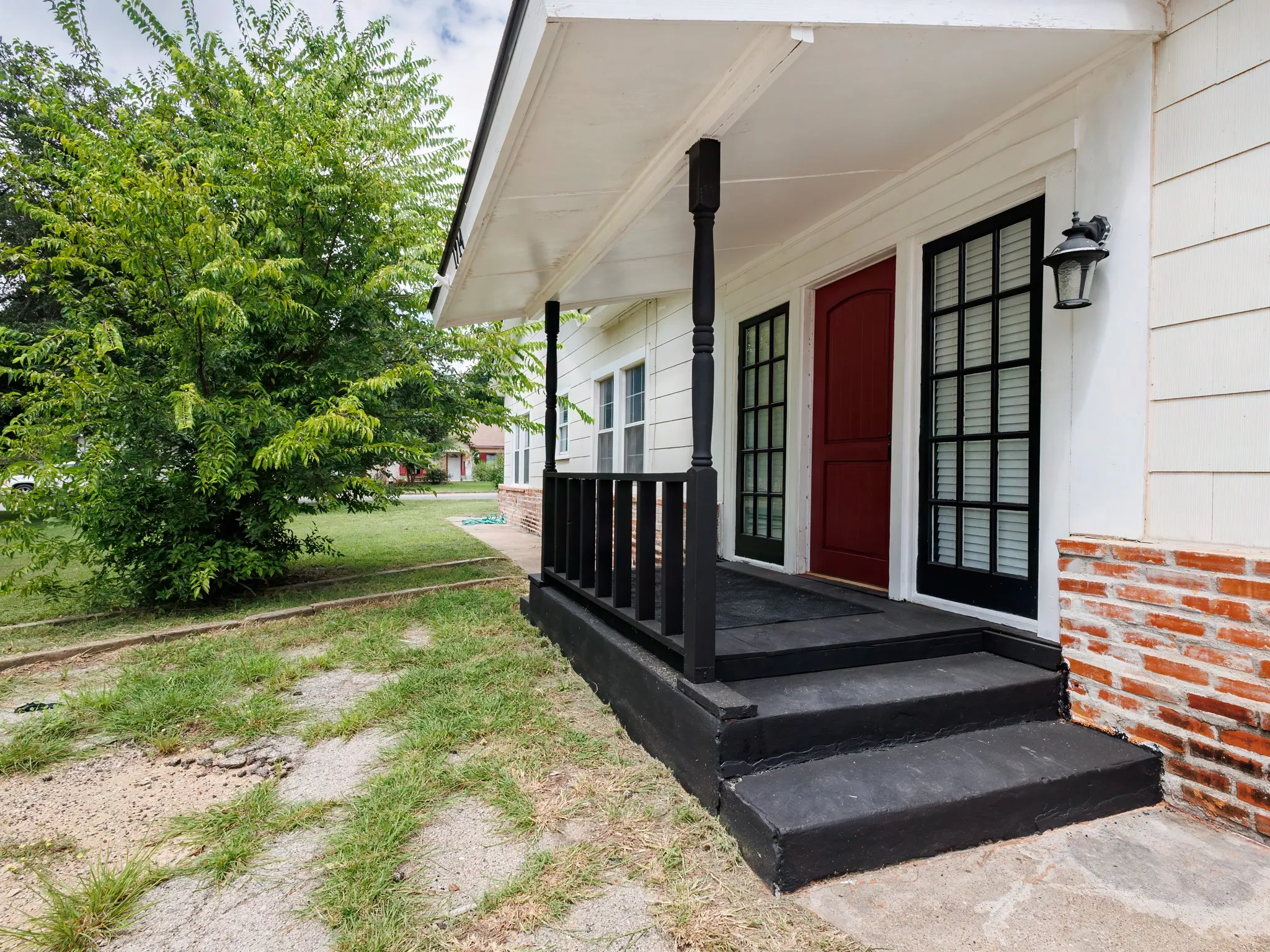 Single Family Residence For Sale in Brown County , 1714 8th Street, Brownwood, Texas 76801, 4 Bedroom, 3 Bathroom, Garage spaces, 2,318 Sqft, built in 1945, mls#21293874, Real Estate Agent in Brownwood, Homes For Sale in Brown county, Homes For Sale in Brownwood, Realtor in Brownwood Texas, Real Estate Brokerage Independent Realty Texas, Luminita Cordes Realtor