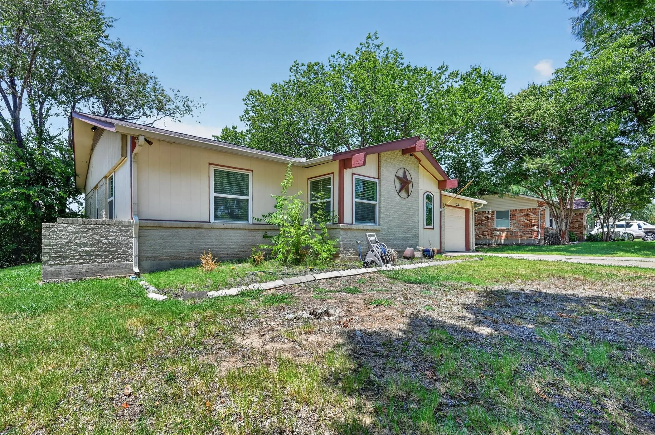 Single Family Residence For Rent in Dallas County , 2861 Mark Twain Drive, Farmers Branch, Texas 75234, 3 Bedroom, 2 Bathroom, 1 Garage spaces, 1,140 Sqft, built in 1962, mls#21342511, Real Estate Agent in Farmers Branch, Homes For Rent in Dallas county, Homes For Rent in Farmers Branch, Realtor in Farmers Branch Texas, Real Estate Brokerage Independent Realty Texas, Luminita Cordes Realtor