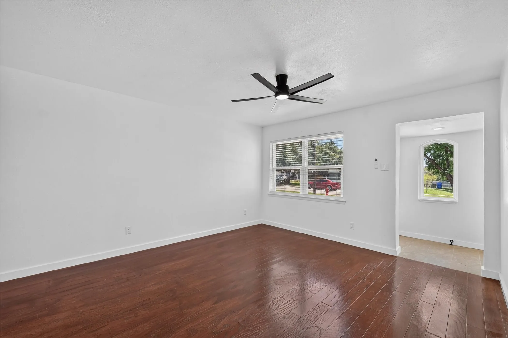 Single Family Residence For Rent in Dallas County , 2861 Mark Twain Drive, Farmers Branch, Texas 75234, 3 Bedroom, 2 Bathroom, 1 Garage spaces, 1,140 Sqft, built in 1962, mls#21342511, Real Estate Agent in Farmers Branch, Homes For Rent in Dallas county, Homes For Rent in Farmers Branch, Realtor in Farmers Branch Texas, Real Estate Brokerage Independent Realty Texas, Luminita Cordes Realtor