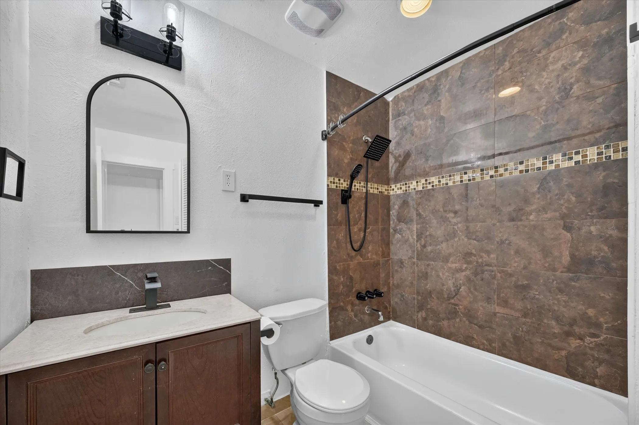 Single Family Residence For Rent in Dallas County , 2861 Mark Twain Drive, Farmers Branch, Texas 75234, 3 Bedroom, 2 Bathroom, 1 Garage spaces, 1,140 Sqft, built in 1962, mls#21342511, Real Estate Agent in Farmers Branch, Homes For Rent in Dallas county, Homes For Rent in Farmers Branch, Realtor in Farmers Branch Texas, Real Estate Brokerage Independent Realty Texas, Luminita Cordes Realtor