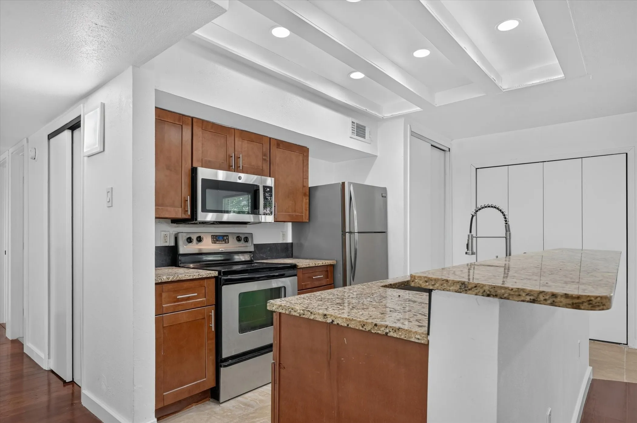 Single Family Residence For Rent in Dallas County , 2861 Mark Twain Drive, Farmers Branch, Texas 75234, 3 Bedroom, 2 Bathroom, 1 Garage spaces, 1,140 Sqft, built in 1962, mls#21342511, Real Estate Agent in Farmers Branch, Homes For Rent in Dallas county, Homes For Rent in Farmers Branch, Realtor in Farmers Branch Texas, Real Estate Brokerage Independent Realty Texas, Luminita Cordes Realtor