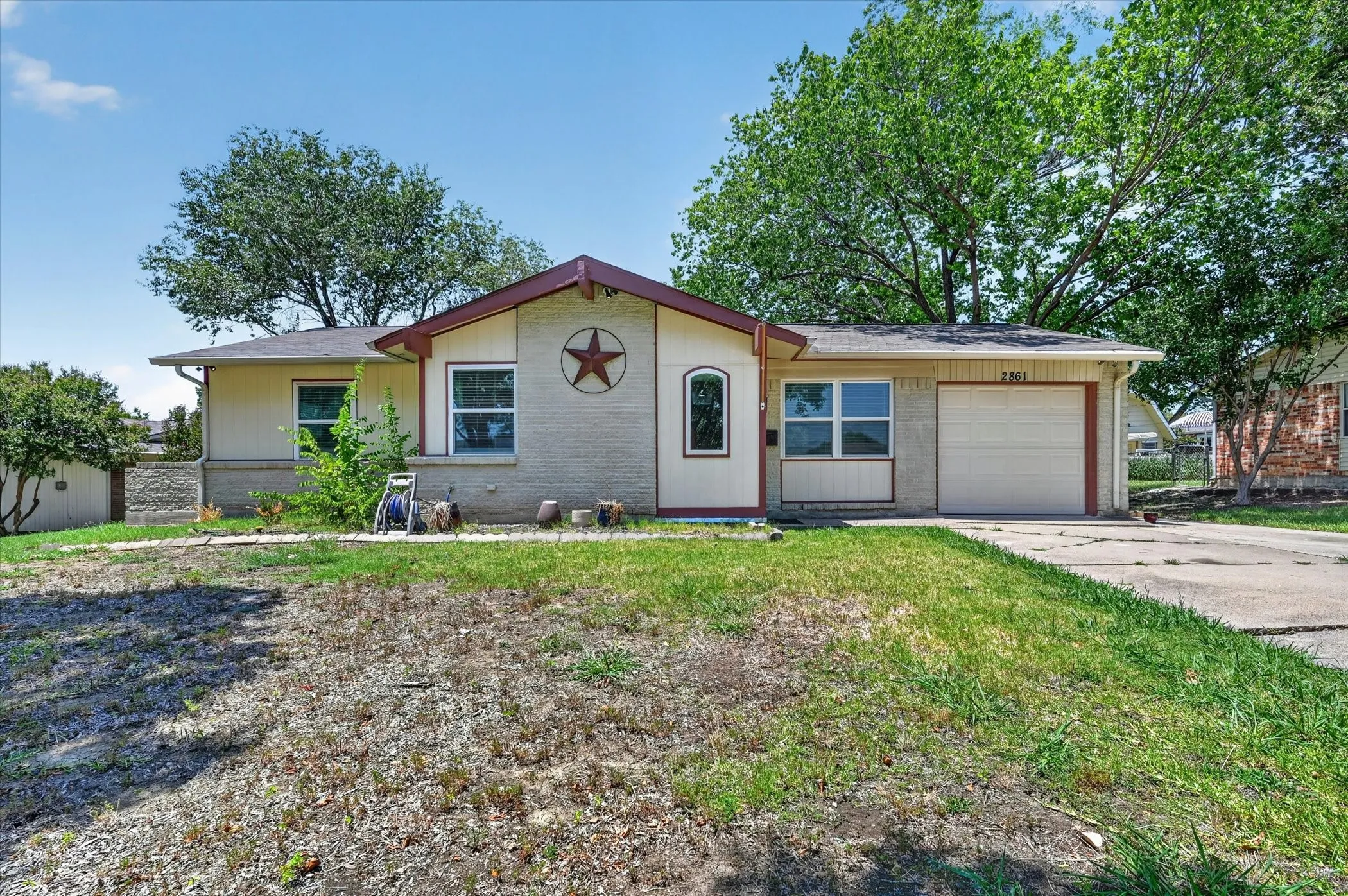 Single Family Residence For Rent in Dallas County , 2861 Mark Twain Drive, Farmers Branch, Texas 75234, 3 Bedroom, 2 Bathroom, 1 Garage spaces, 1,140 Sqft, built in 1962, mls#21342511, Real Estate Agent in Farmers Branch, Homes For Rent in Dallas county, Homes For Rent in Farmers Branch, Realtor in Farmers Branch Texas, Real Estate Brokerage Independent Realty Texas, Luminita Cordes Realtor