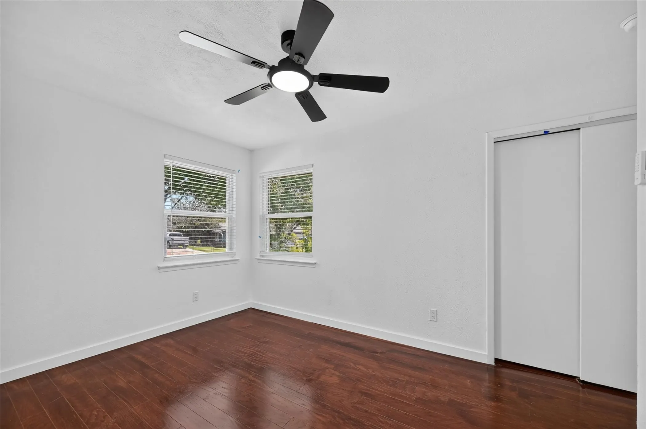 Single Family Residence For Rent in Dallas County , 2861 Mark Twain Drive, Farmers Branch, Texas 75234, 3 Bedroom, 2 Bathroom, 1 Garage spaces, 1,140 Sqft, built in 1962, mls#21342511, Real Estate Agent in Farmers Branch, Homes For Rent in Dallas county, Homes For Rent in Farmers Branch, Realtor in Farmers Branch Texas, Real Estate Brokerage Independent Realty Texas, Luminita Cordes Realtor