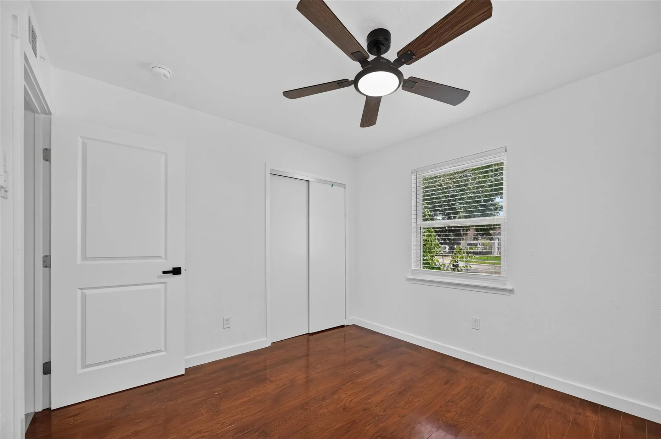 Single Family Residence For Rent in Dallas County , 2861 Mark Twain Drive, Farmers Branch, Texas 75234, 3 Bedroom, 2 Bathroom, 1 Garage spaces, 1,140 Sqft, built in 1962, mls#21342511, Real Estate Agent in Farmers Branch, Homes For Rent in Dallas county, Homes For Rent in Farmers Branch, Realtor in Farmers Branch Texas, Real Estate Brokerage Independent Realty Texas, Luminita Cordes Realtor