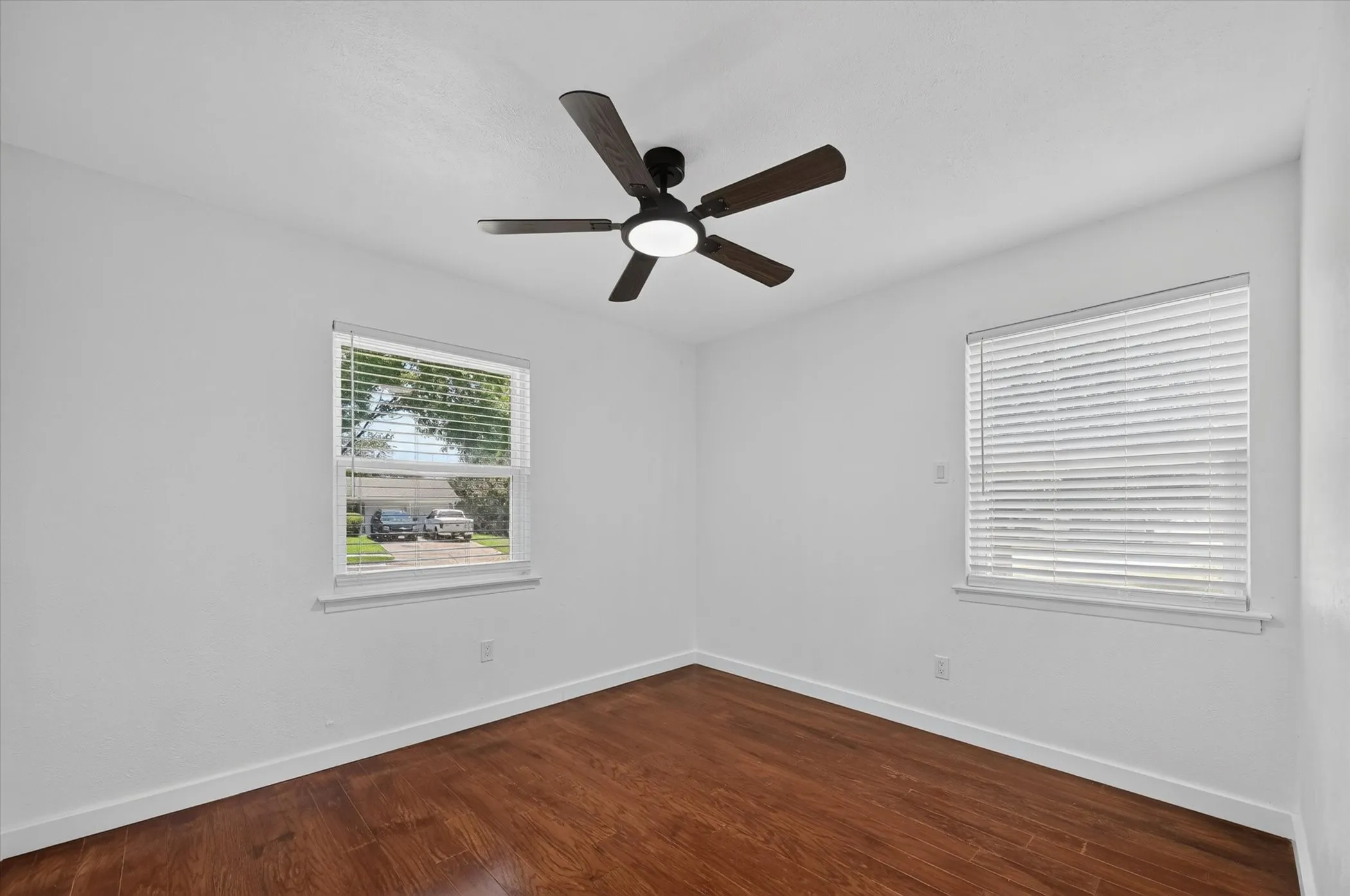 Single Family Residence For Rent in Dallas County , 2861 Mark Twain Drive, Farmers Branch, Texas 75234, 3 Bedroom, 2 Bathroom, 1 Garage spaces, 1,140 Sqft, built in 1962, mls#21342511, Real Estate Agent in Farmers Branch, Homes For Rent in Dallas county, Homes For Rent in Farmers Branch, Realtor in Farmers Branch Texas, Real Estate Brokerage Independent Realty Texas, Luminita Cordes Realtor