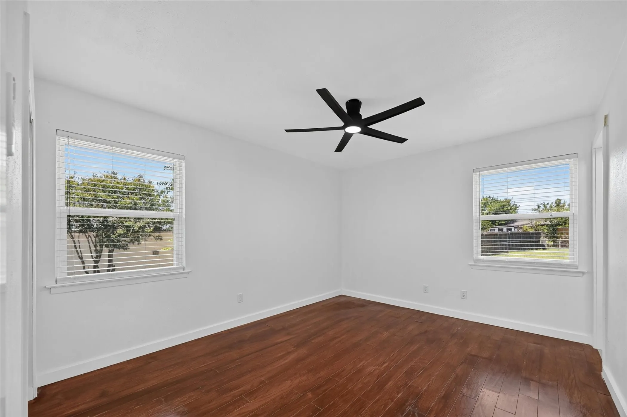 Single Family Residence For Rent in Dallas County , 2861 Mark Twain Drive, Farmers Branch, Texas 75234, 3 Bedroom, 2 Bathroom, 1 Garage spaces, 1,140 Sqft, built in 1962, mls#21342511, Real Estate Agent in Farmers Branch, Homes For Rent in Dallas county, Homes For Rent in Farmers Branch, Realtor in Farmers Branch Texas, Real Estate Brokerage Independent Realty Texas, Luminita Cordes Realtor