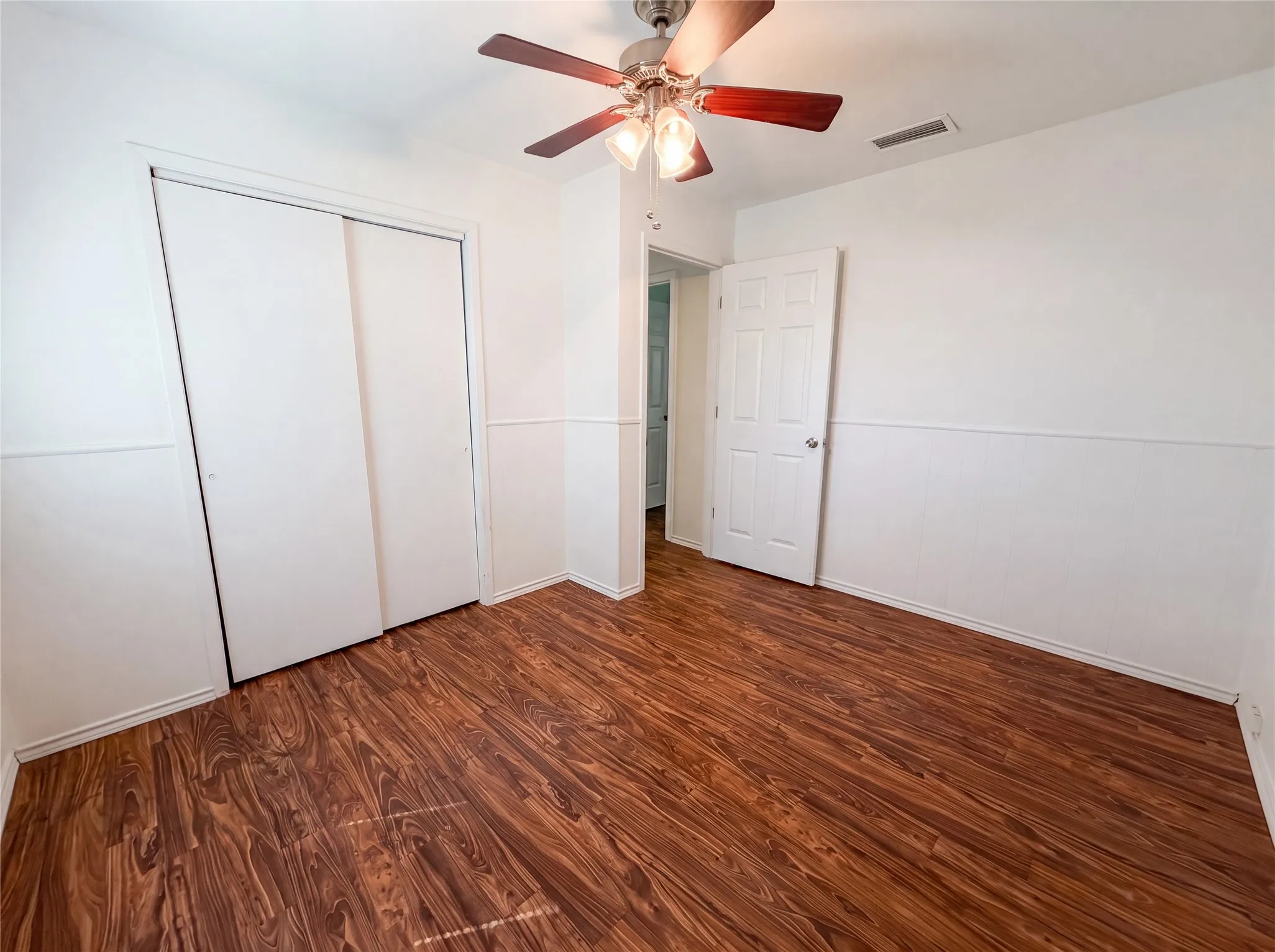 Single Family Residence For Sale in Henderson County , 400 Causeway View, Seven Points, Texas 75143, 3 Bedroom, 2 Bathroom, Garage spaces, 900 Sqft, built in 1980, mls#21342217, Real Estate Agent in Seven Points, Homes For Sale in Henderson county, Homes For Sale in Seven Points, Realtor in Seven Points Texas, Real Estate Brokerage Independent Realty Texas, Luminita Cordes Realtor