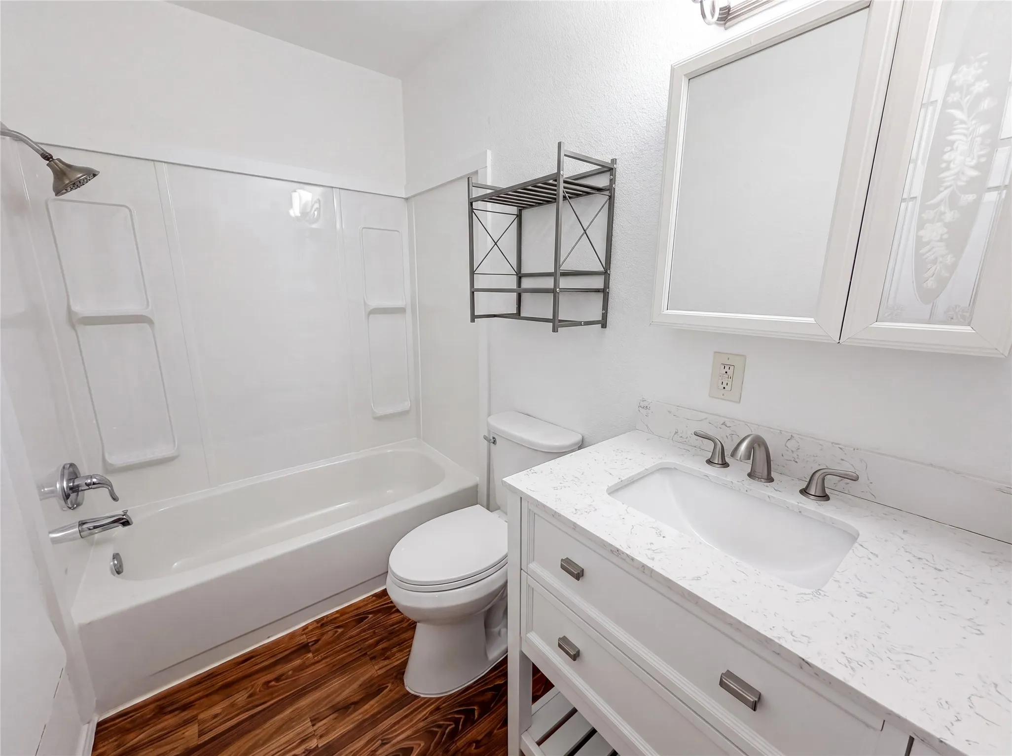 Single Family Residence For Sale in Henderson County , 400 Causeway View, Seven Points, Texas 75143, 3 Bedroom, 2 Bathroom, Garage spaces, 900 Sqft, built in 1980, mls#21342217, Real Estate Agent in Seven Points, Homes For Sale in Henderson county, Homes For Sale in Seven Points, Realtor in Seven Points Texas, Real Estate Brokerage Independent Realty Texas, Luminita Cordes Realtor