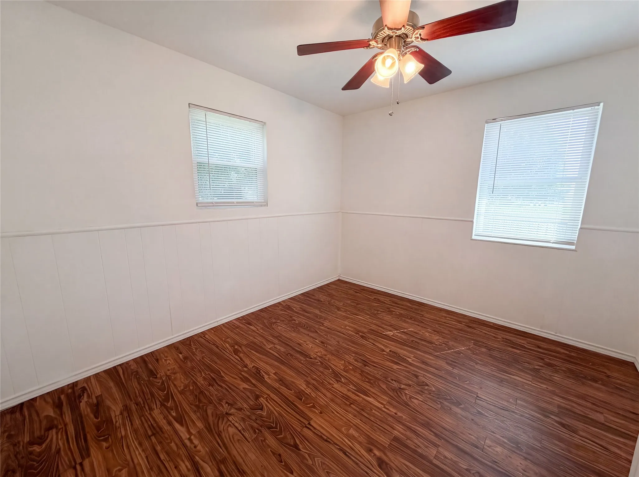 Single Family Residence For Sale in Henderson County , 400 Causeway View, Seven Points, Texas 75143, 3 Bedroom, 2 Bathroom, Garage spaces, 900 Sqft, built in 1980, mls#21342217, Real Estate Agent in Seven Points, Homes For Sale in Henderson county, Homes For Sale in Seven Points, Realtor in Seven Points Texas, Real Estate Brokerage Independent Realty Texas, Luminita Cordes Realtor