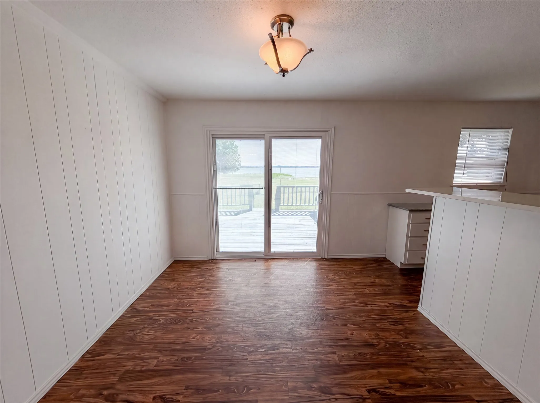 Single Family Residence For Sale in Henderson County , 400 Causeway View, Seven Points, Texas 75143, 3 Bedroom, 2 Bathroom, Garage spaces, 900 Sqft, built in 1980, mls#21342217, Real Estate Agent in Seven Points, Homes For Sale in Henderson county, Homes For Sale in Seven Points, Realtor in Seven Points Texas, Real Estate Brokerage Independent Realty Texas, Luminita Cordes Realtor