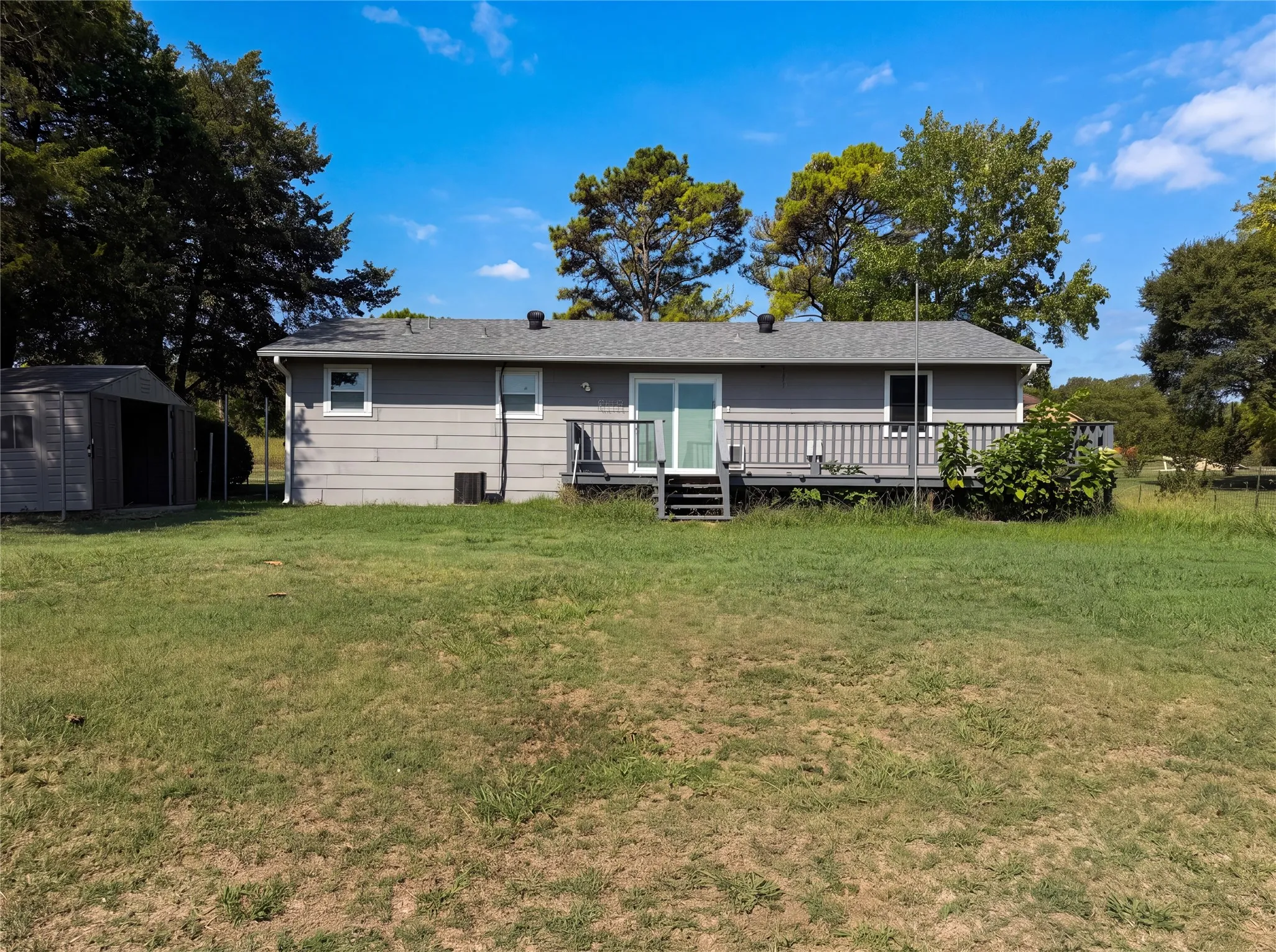 Single Family Residence For Sale in Henderson County , 400 Causeway View, Seven Points, Texas 75143, 3 Bedroom, 2 Bathroom, Garage spaces, 900 Sqft, built in 1980, mls#21342217, Real Estate Agent in Seven Points, Homes For Sale in Henderson county, Homes For Sale in Seven Points, Realtor in Seven Points Texas, Real Estate Brokerage Independent Realty Texas, Luminita Cordes Realtor