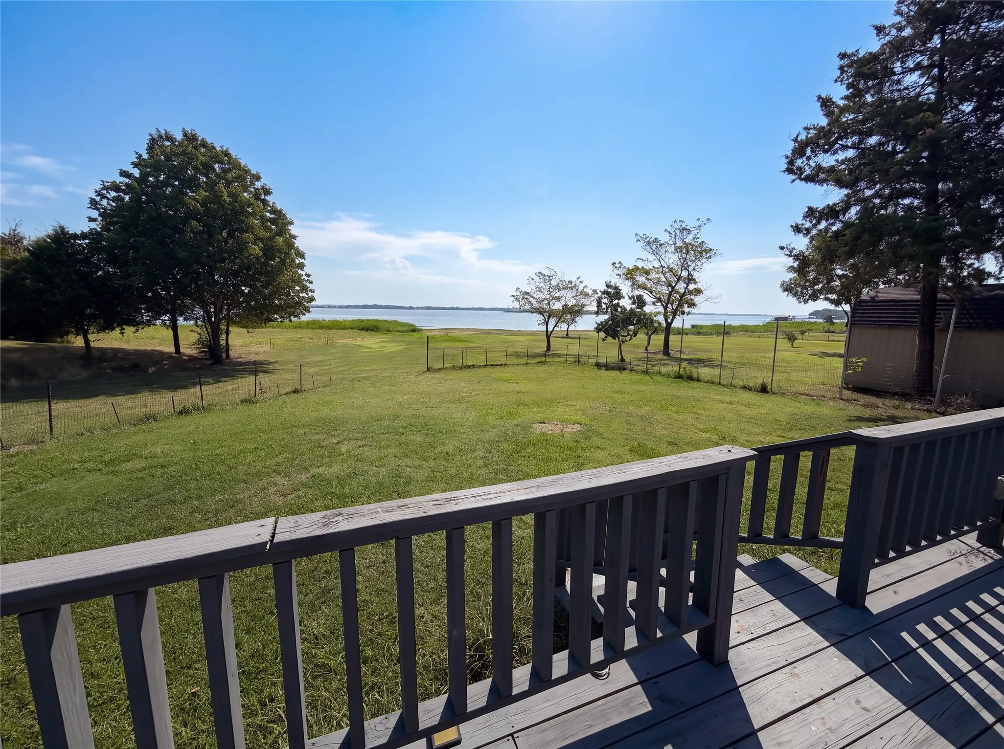 Single Family Residence For Sale in Henderson County , 400 Causeway View, Seven Points, Texas 75143, 3 Bedroom, 2 Bathroom, Garage spaces, 900 Sqft, built in 1980, mls#21342217, Real Estate Agent in Seven Points, Homes For Sale in Henderson county, Homes For Sale in Seven Points, Realtor in Seven Points Texas, Real Estate Brokerage Independent Realty Texas, Luminita Cordes Realtor