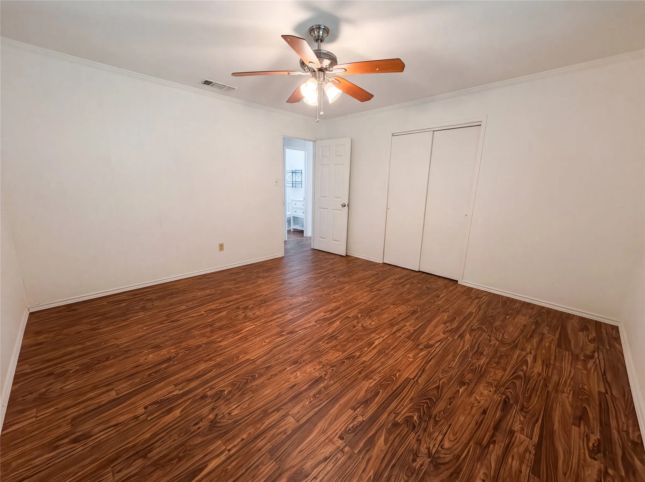 Single Family Residence For Sale in Henderson County , 400 Causeway View, Seven Points, Texas 75143, 3 Bedroom, 2 Bathroom, Garage spaces, 900 Sqft, built in 1980, mls#21342217, Real Estate Agent in Seven Points, Homes For Sale in Henderson county, Homes For Sale in Seven Points, Realtor in Seven Points Texas, Real Estate Brokerage Independent Realty Texas, Luminita Cordes Realtor