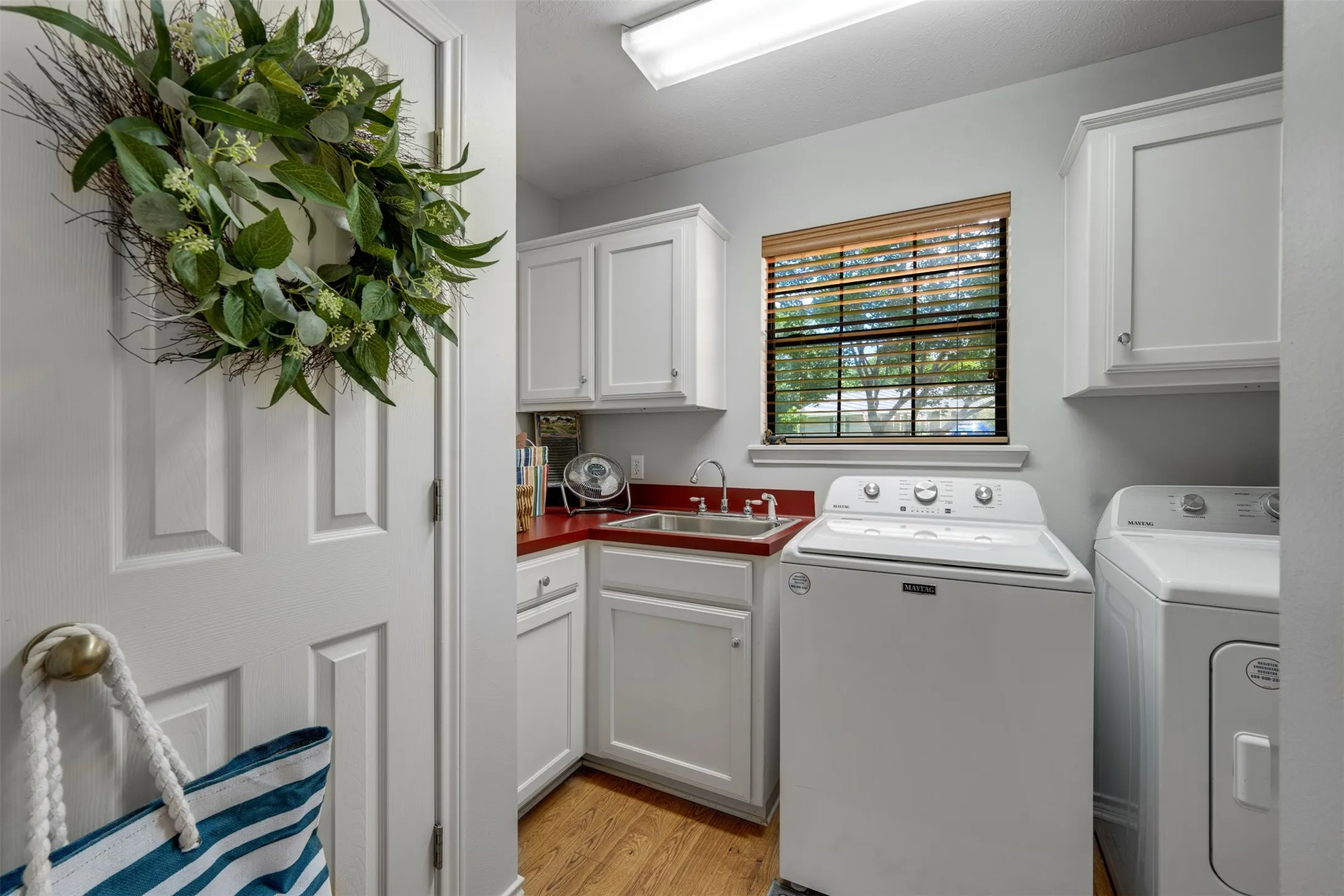 Single Family Residence For Sale in Henderson County , 23258 Edgewater Drive, Frankston, Texas 75763, 3 Bedroom, 2 Bathroom, 2 Garage spaces, 1,924 Sqft, built in 1996, mls#21342514, Real Estate Agent in Frankston, Homes For Sale in Henderson county, Homes For Sale in Frankston, Realtor in Frankston Texas, Real Estate Brokerage Independent Realty Texas, Luminita Cordes Realtor