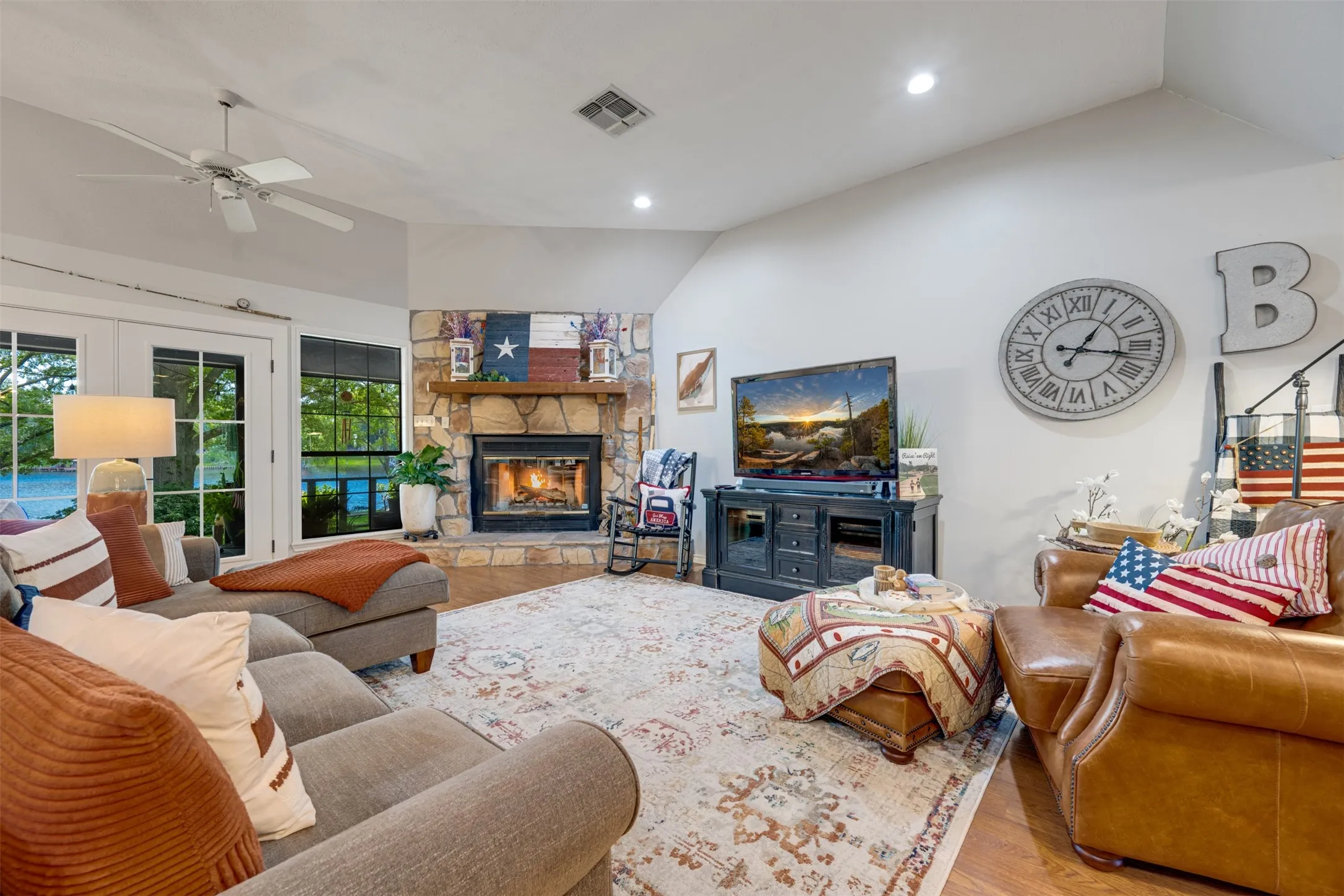 Single Family Residence For Sale in Henderson County , 23258 Edgewater Drive, Frankston, Texas 75763, 3 Bedroom, 2 Bathroom, 2 Garage spaces, 1,924 Sqft, built in 1996, mls#21342514, Real Estate Agent in Frankston, Homes For Sale in Henderson county, Homes For Sale in Frankston, Realtor in Frankston Texas, Real Estate Brokerage Independent Realty Texas, Luminita Cordes Realtor