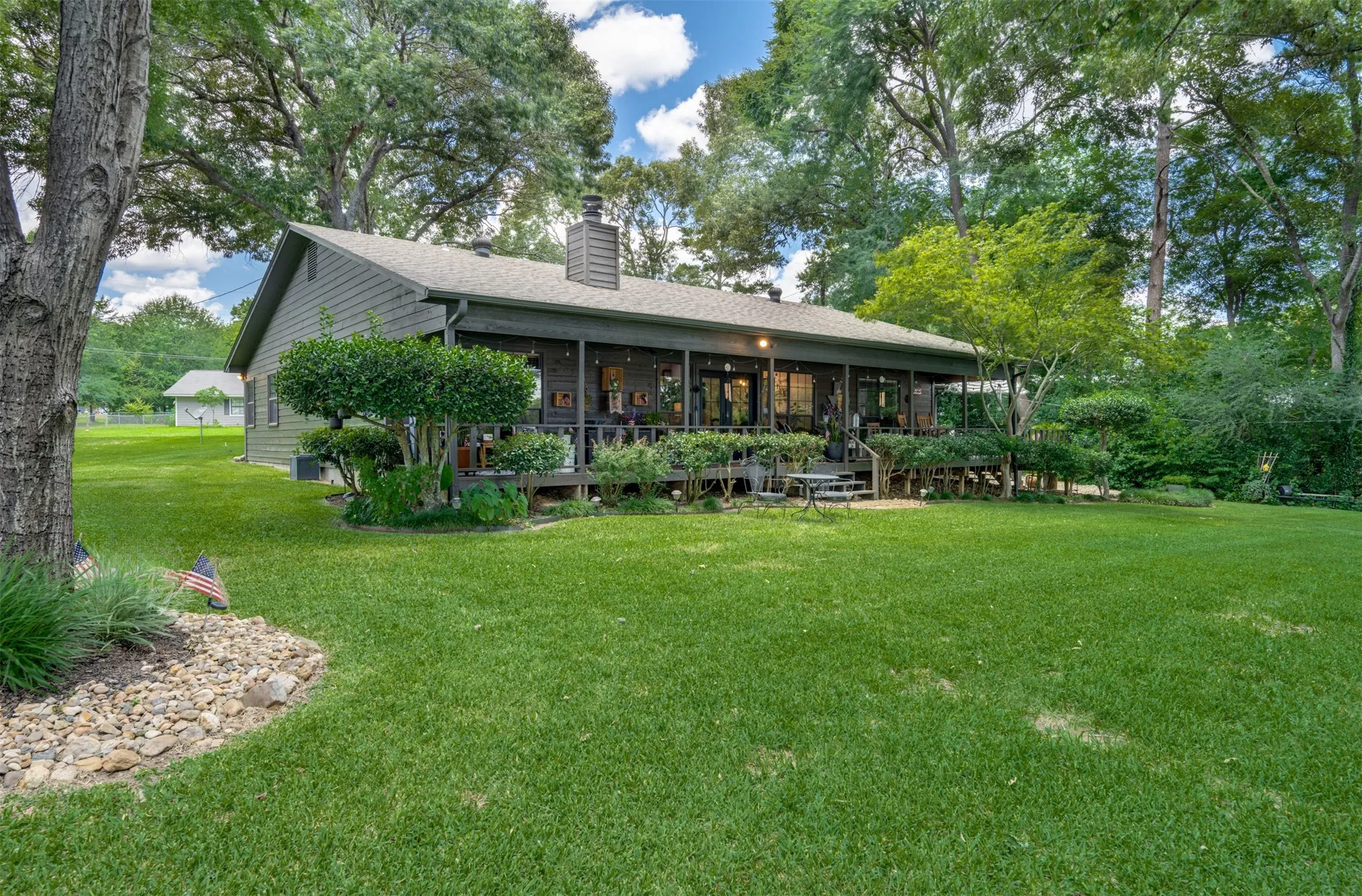 Single Family Residence For Sale in Henderson County , 23258 Edgewater Drive, Frankston, Texas 75763, 3 Bedroom, 2 Bathroom, 2 Garage spaces, 1,924 Sqft, built in 1996, mls#21342514, Real Estate Agent in Frankston, Homes For Sale in Henderson county, Homes For Sale in Frankston, Realtor in Frankston Texas, Real Estate Brokerage Independent Realty Texas, Luminita Cordes Realtor